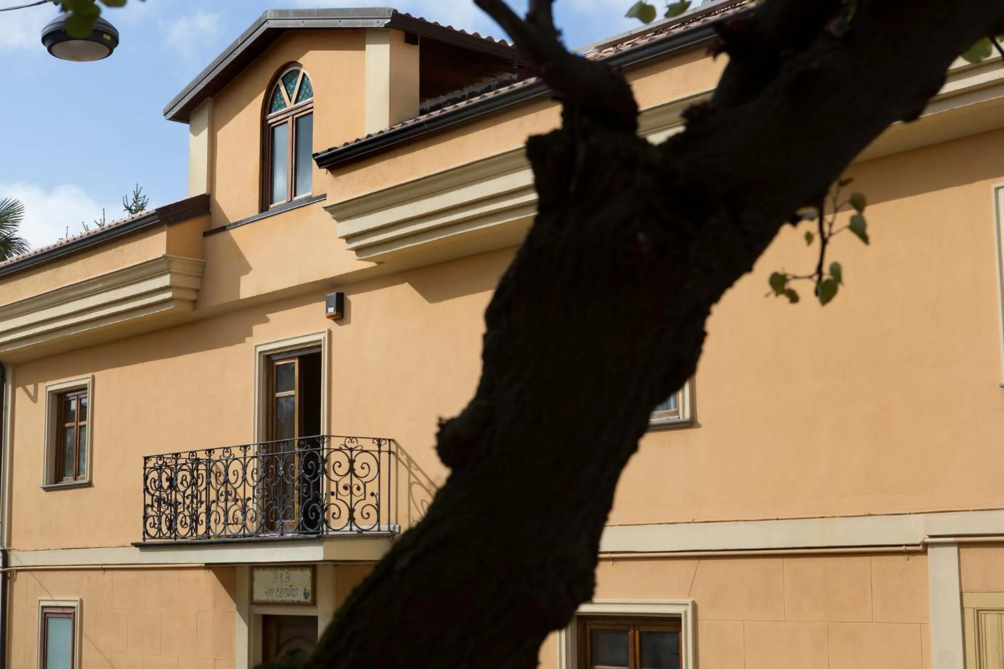 Facade/entrance in Vibo In Centro