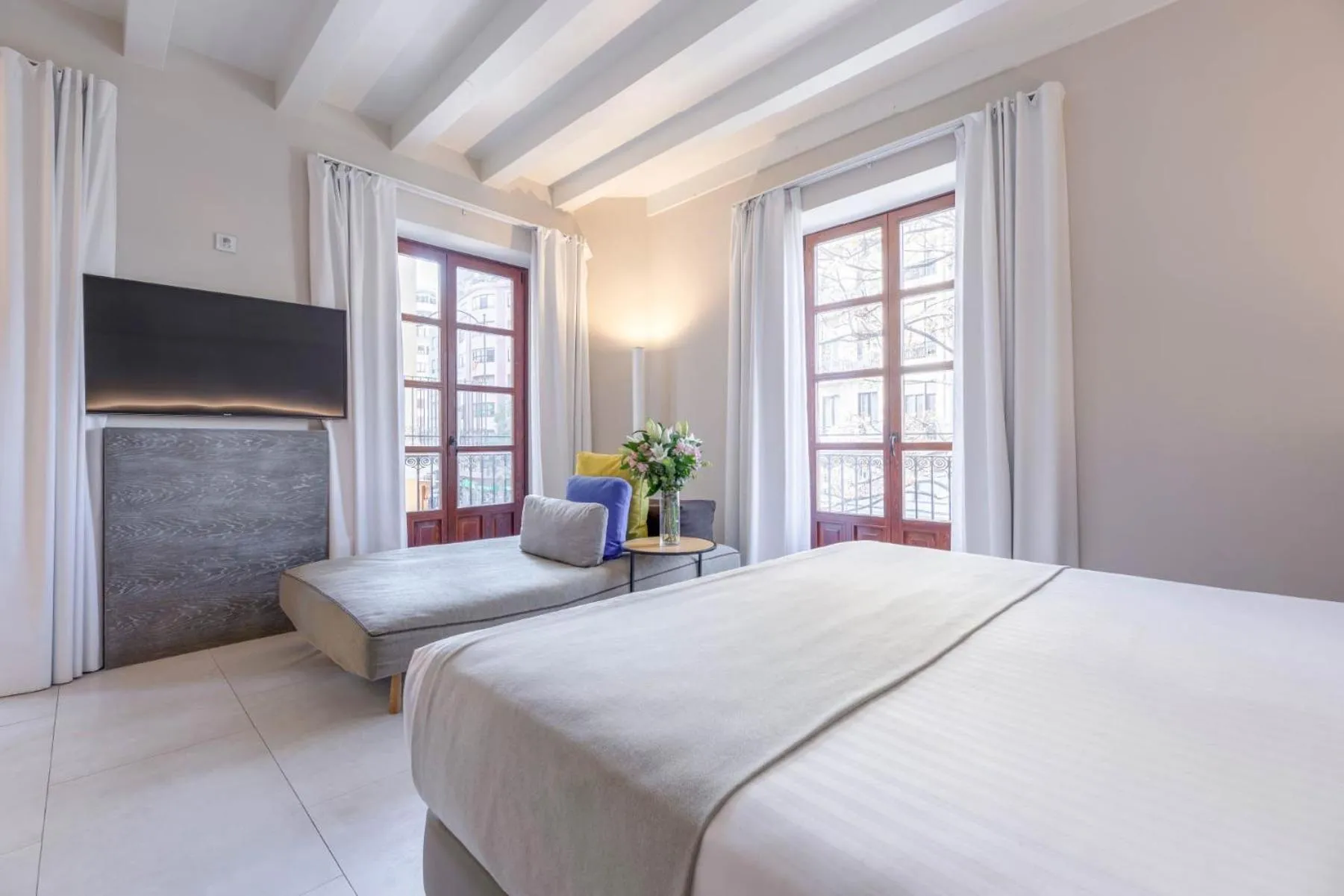 Bed in MYR Plaza Mercado & Spa