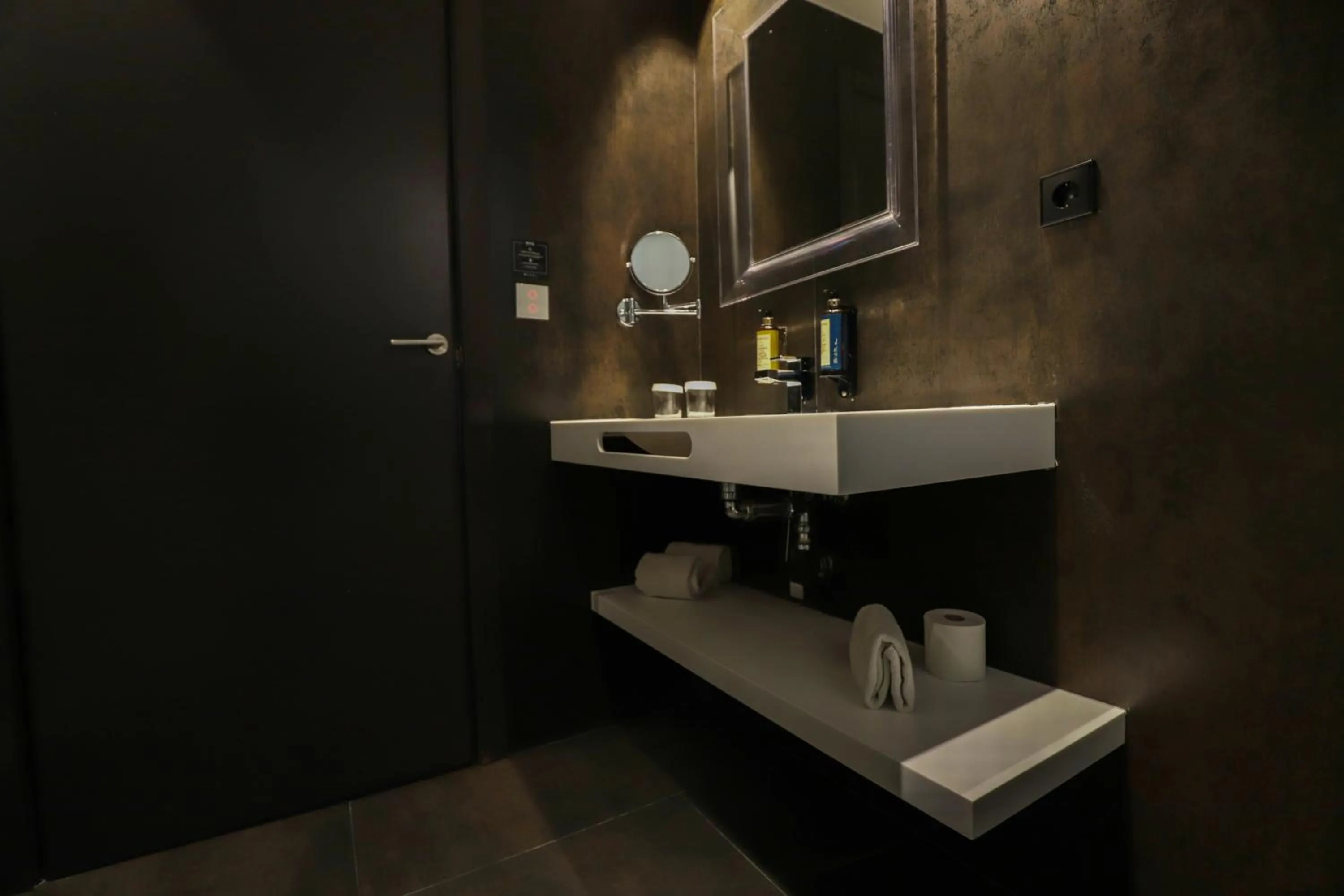 Bathroom in MYR Plaza Mercado & Spa