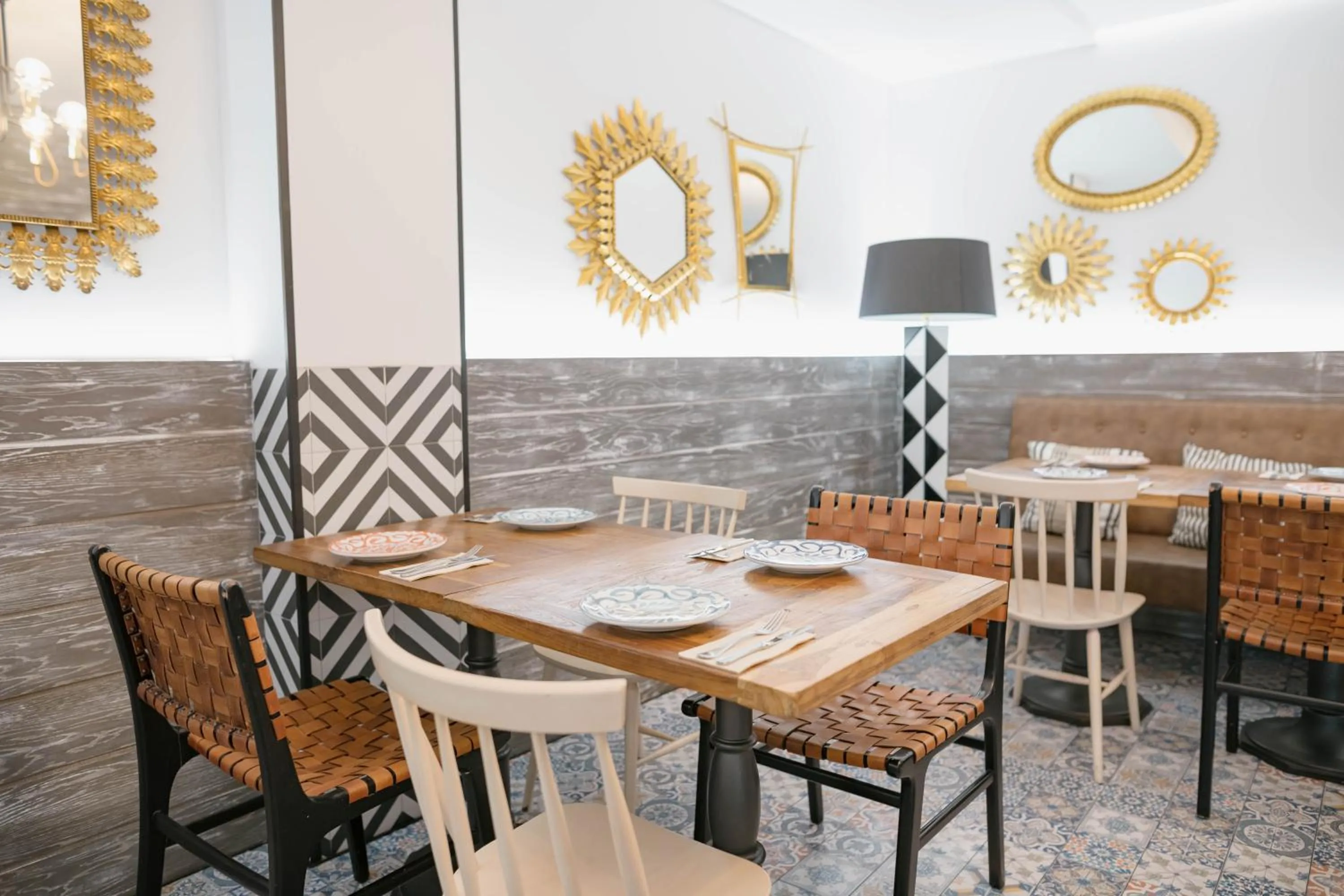 Restaurant/places to eat in MYR Plaza Mercado & Spa