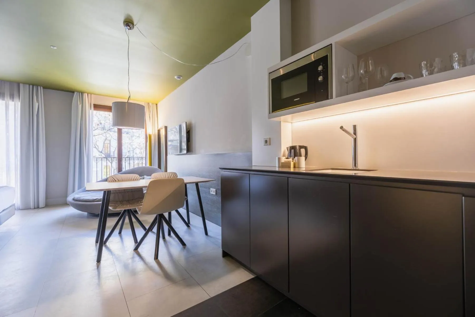 Kitchen or kitchenette in MYR Plaza Mercado & Spa