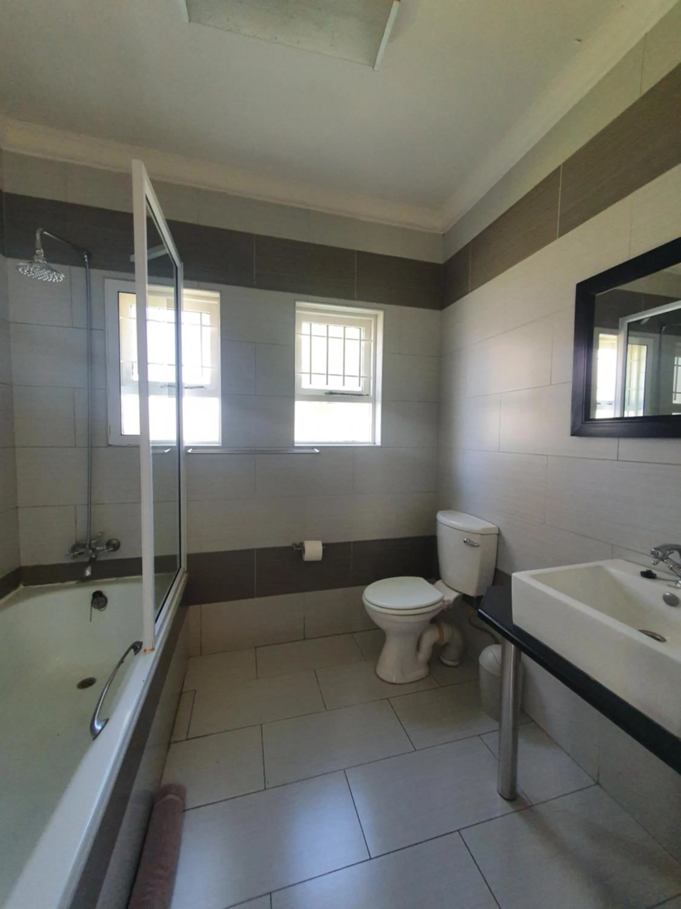 Bathroom in Langholm Hotel