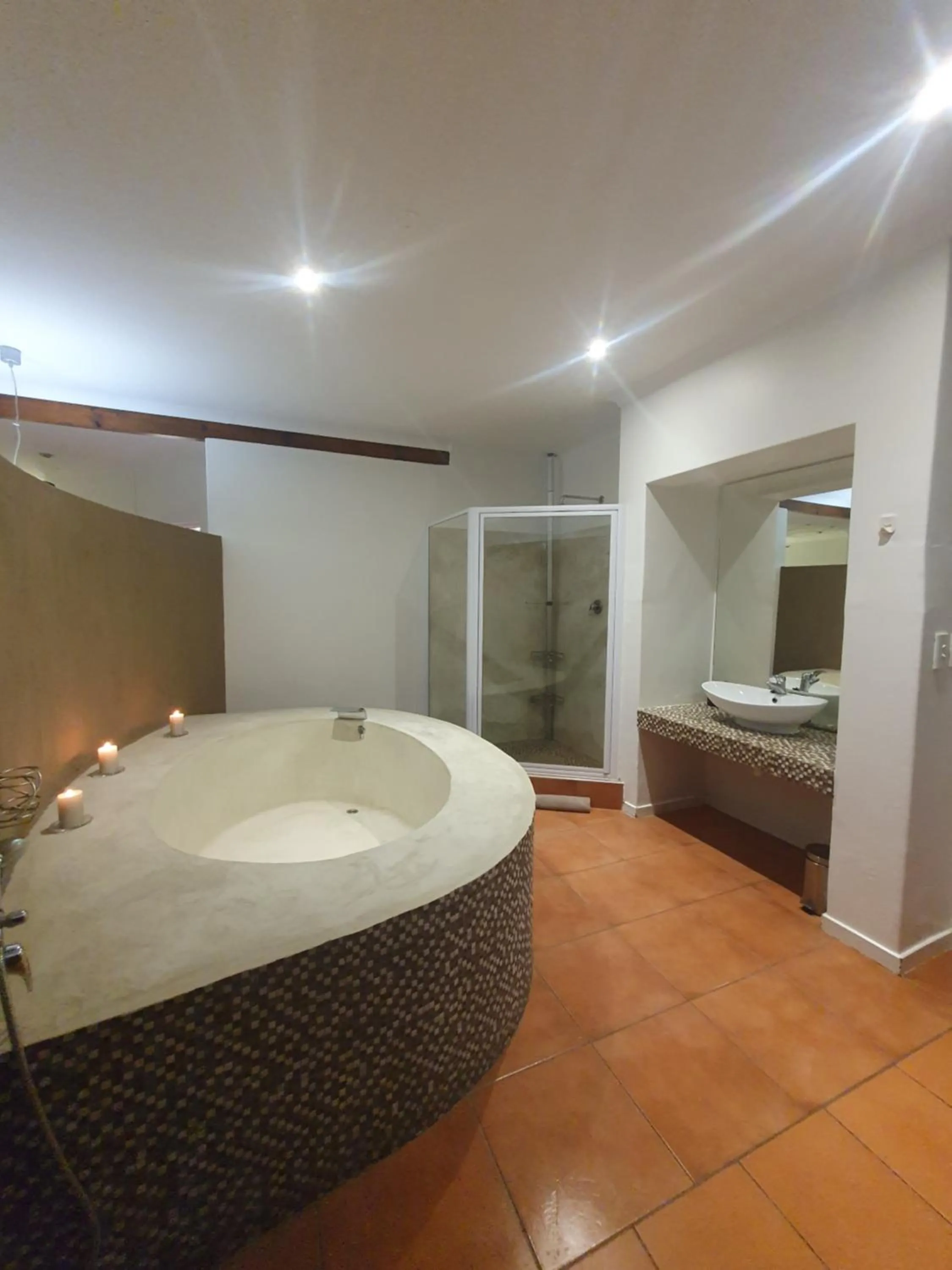 Bathroom, Bed in Langholm Hotel