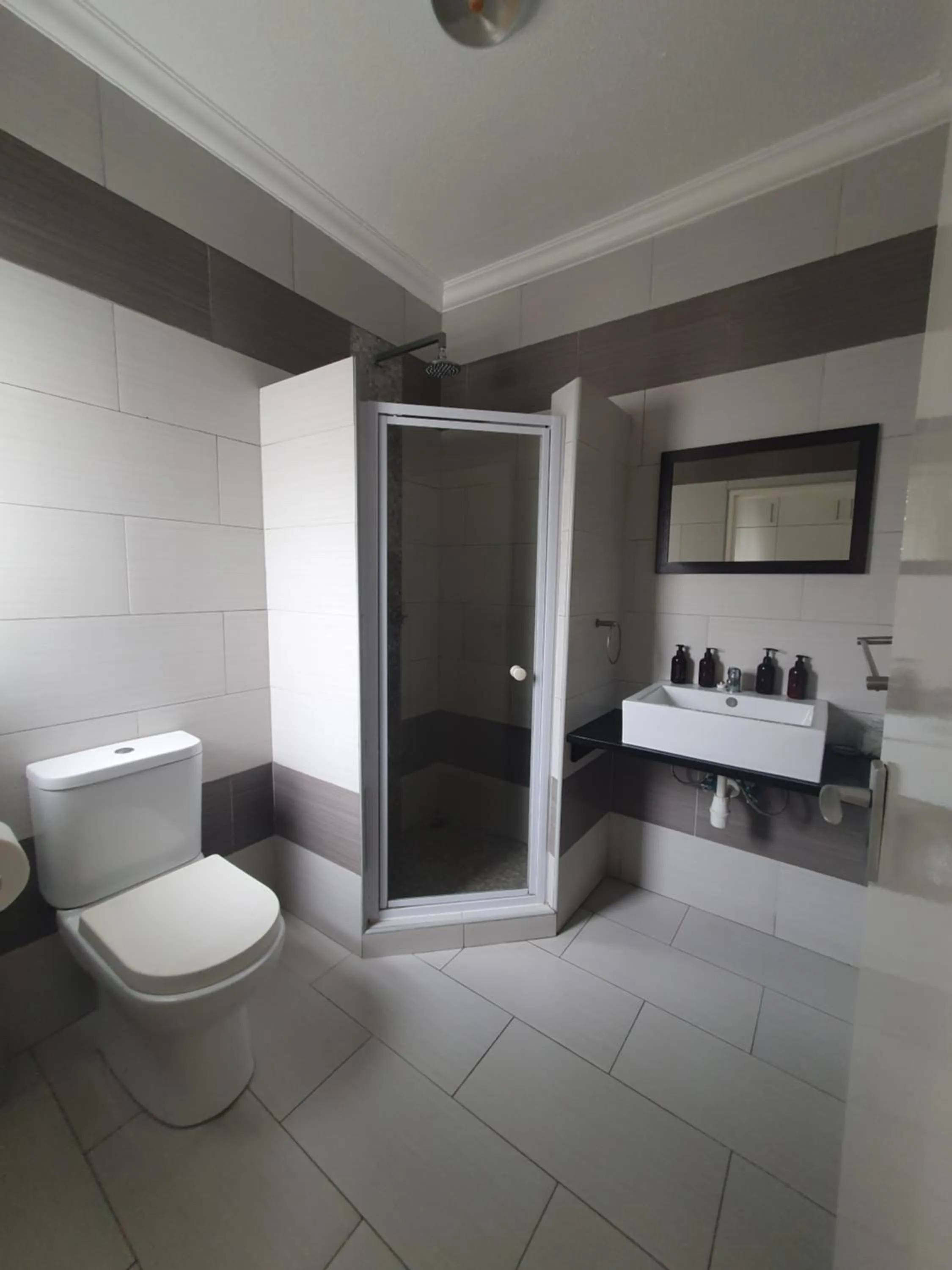 Bathroom in Langholm Hotel