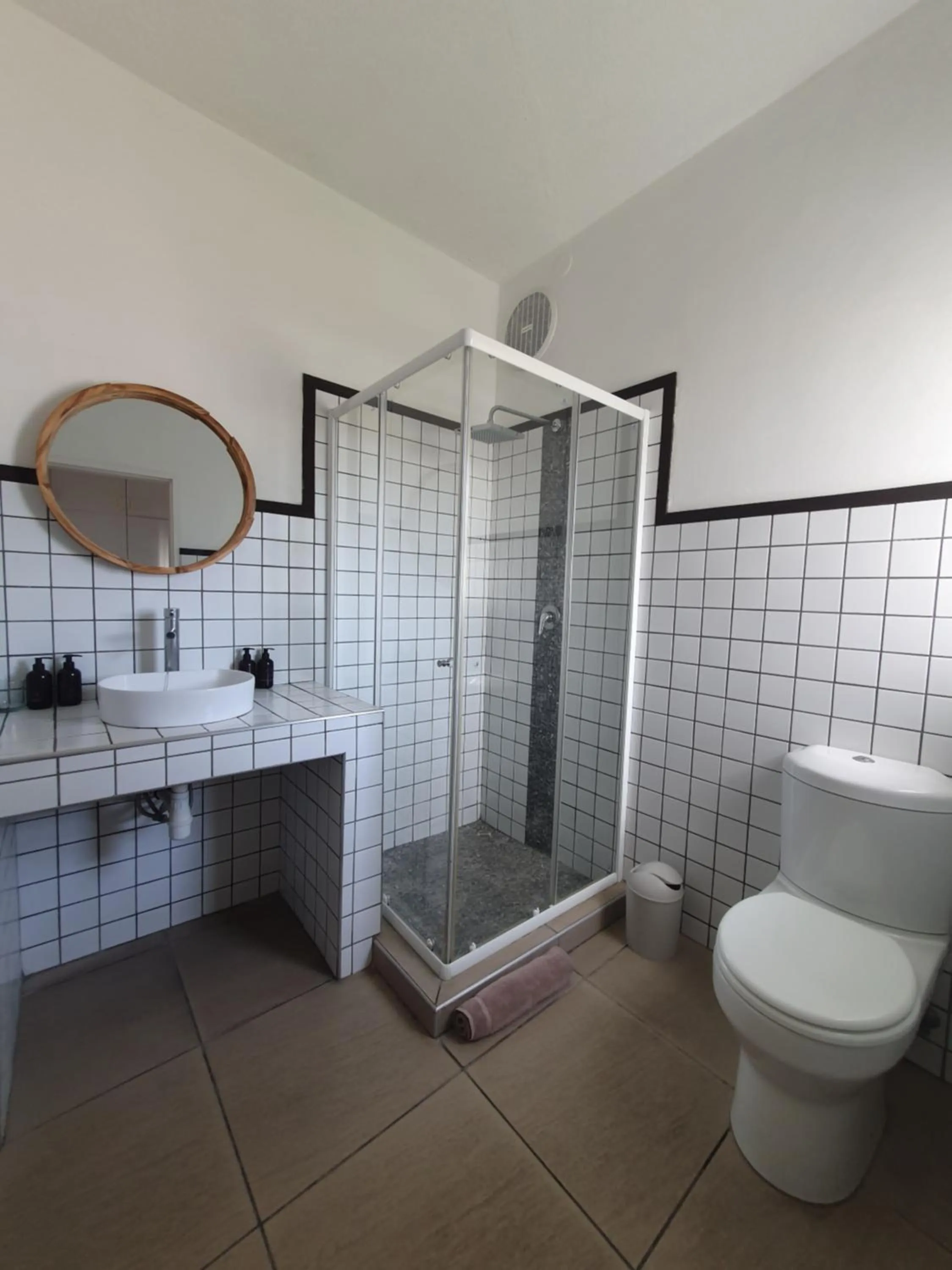 Bathroom in Langholm Hotel