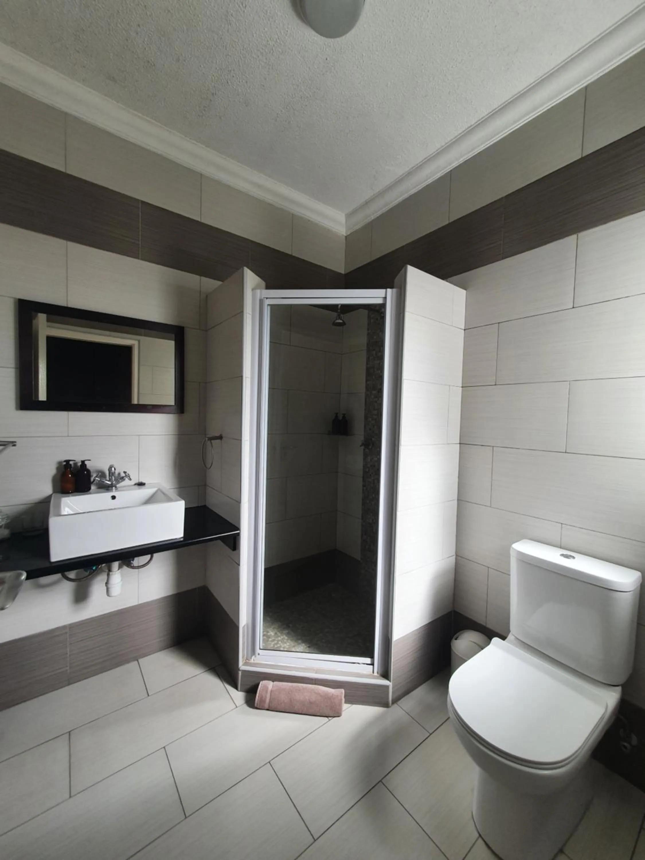 Bathroom in Langholm Hotel