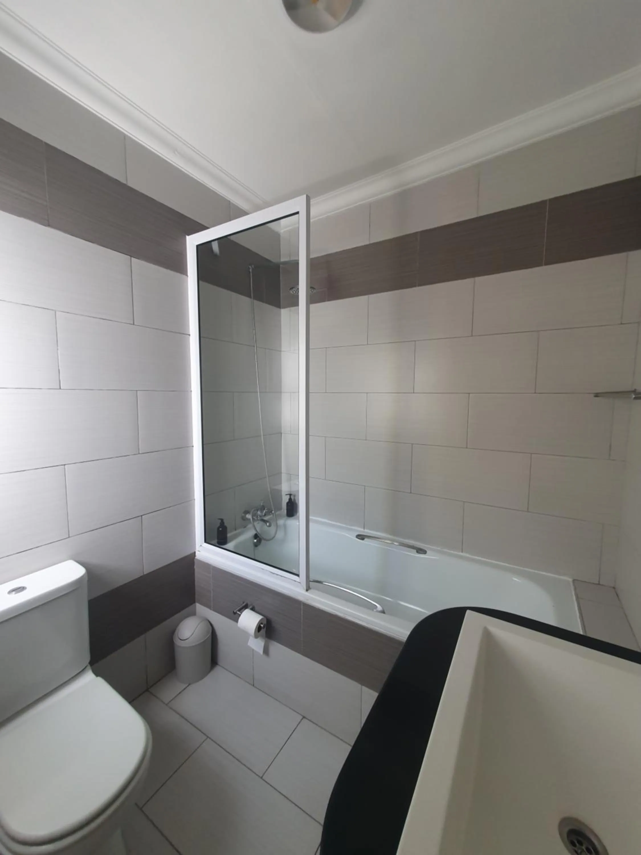 Bathroom in Langholm Hotel