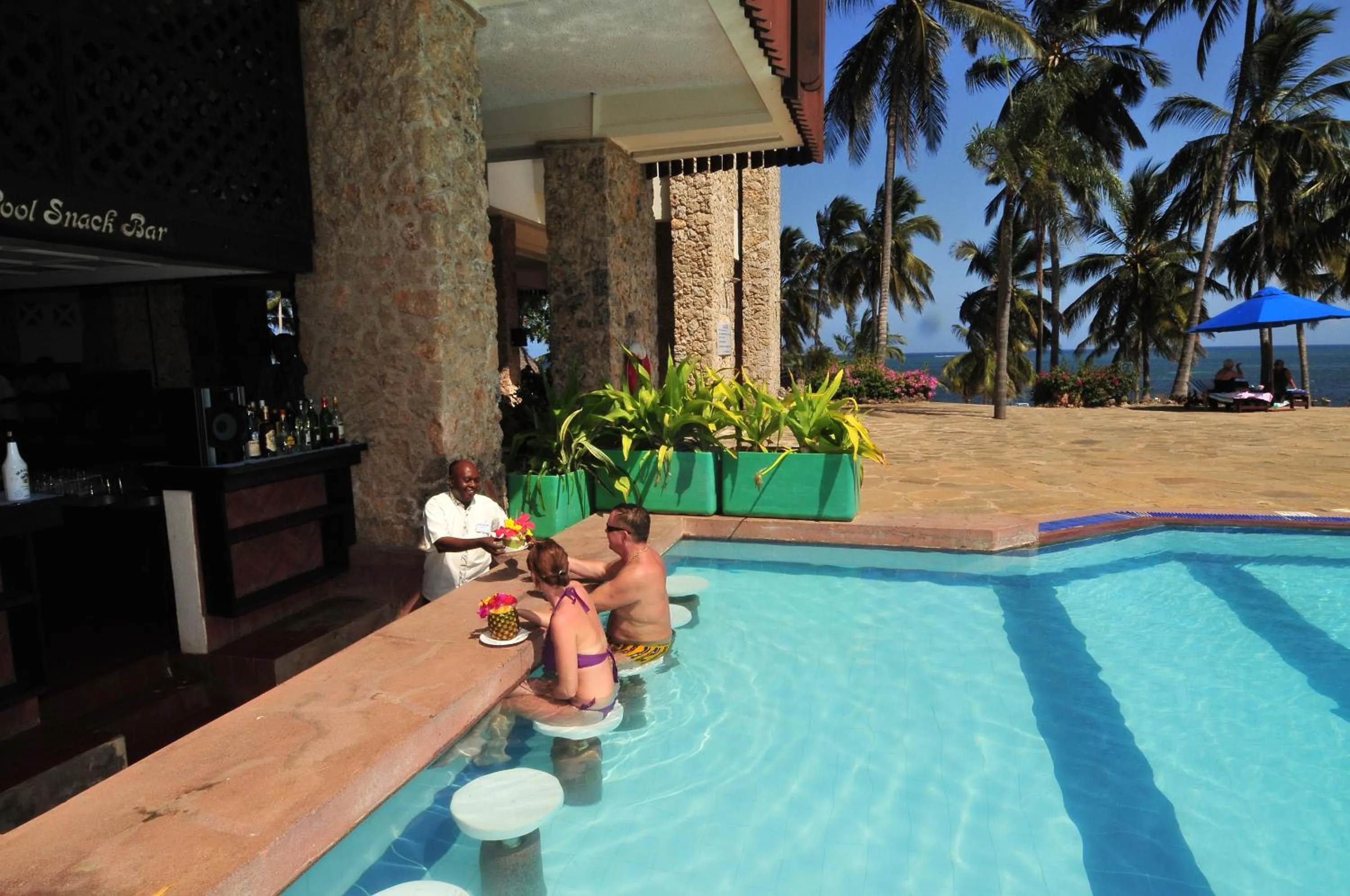 Swimming pool in Mombasa Continental Resort