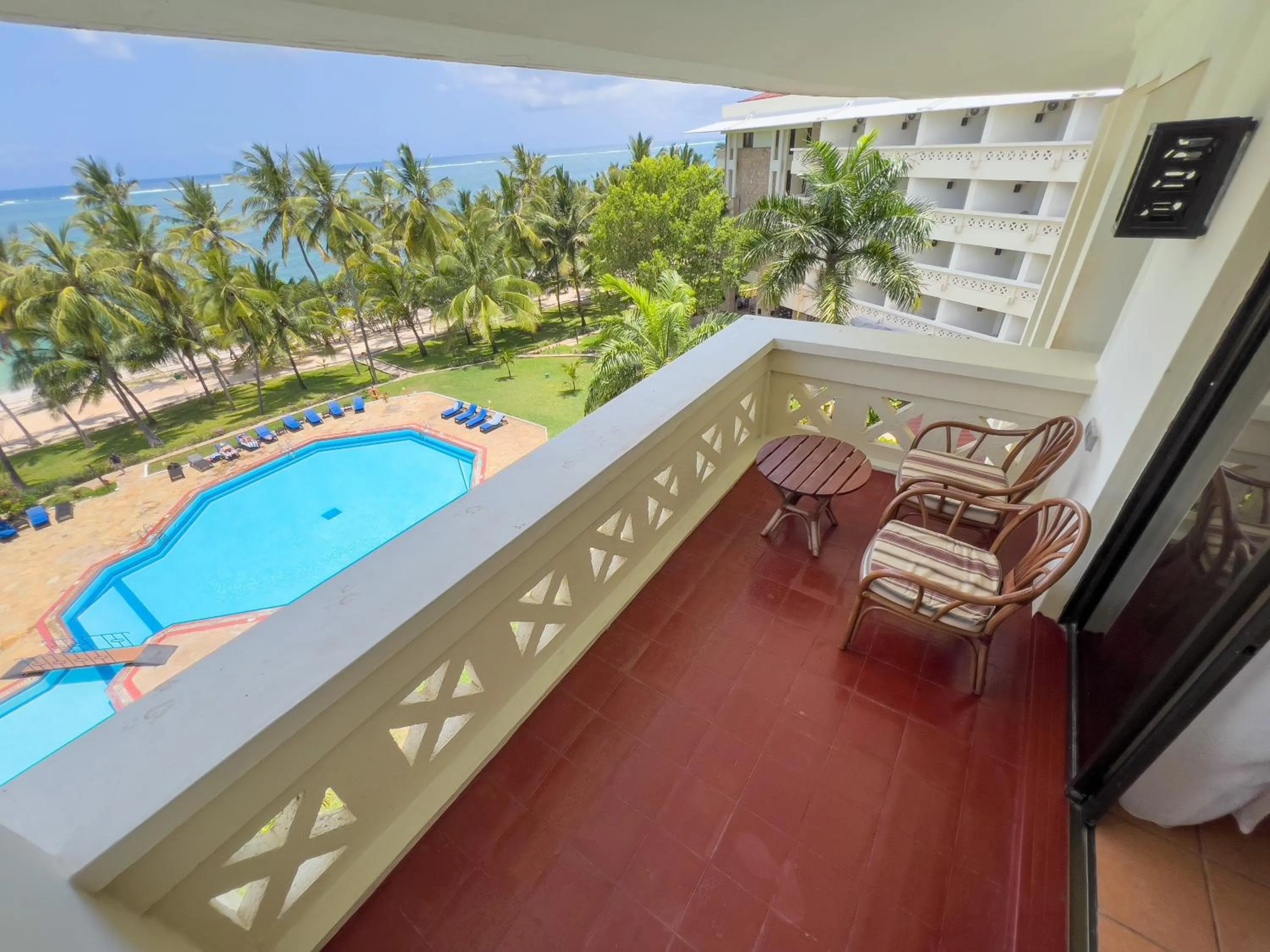 Swimming pool in Mombasa Continental Resort