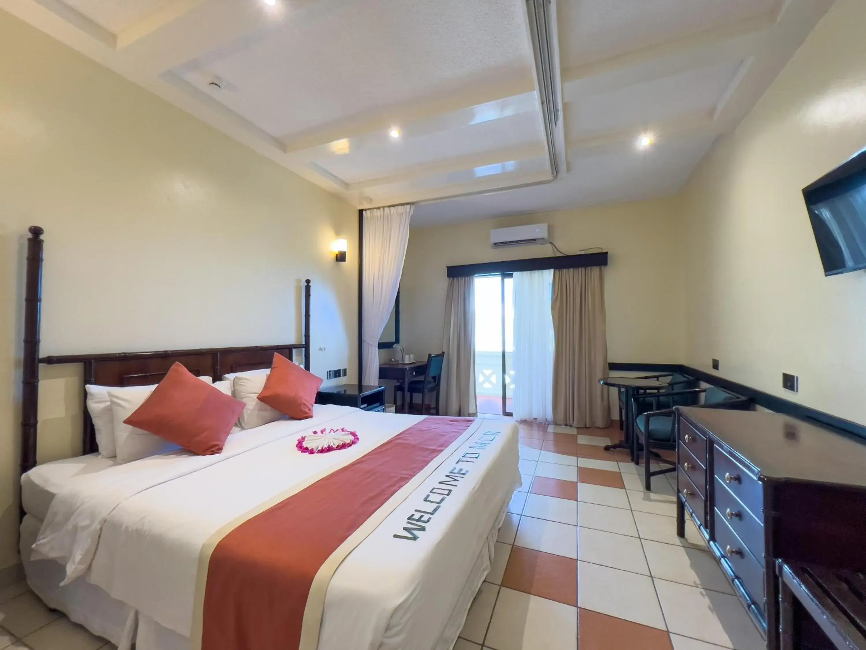 Superior King Room - single occupancy in Mombasa Continental Resort Superior King Room - single occupancy in Mombasa Continental Resort