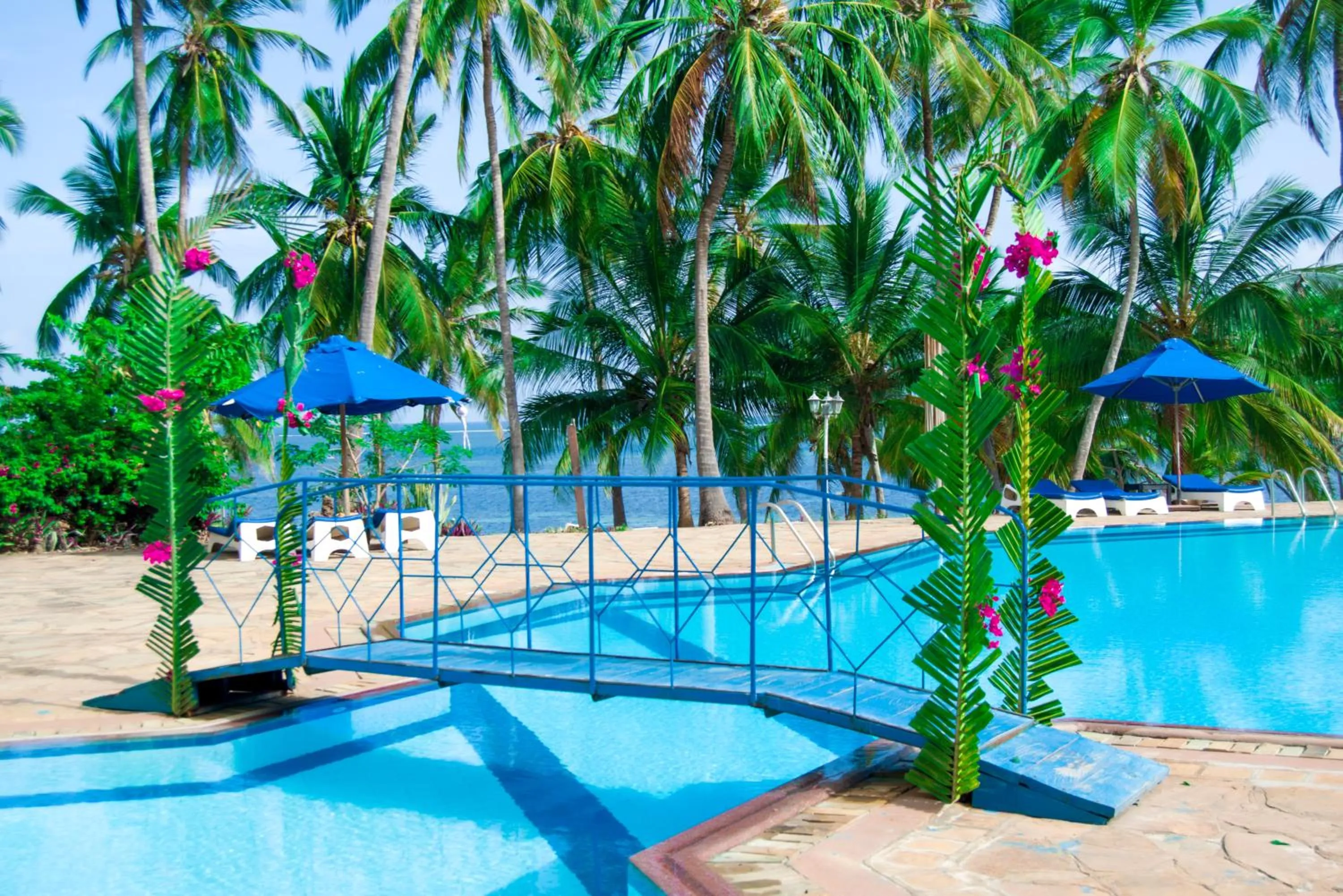 Swimming pool in Mombasa Continental Resort