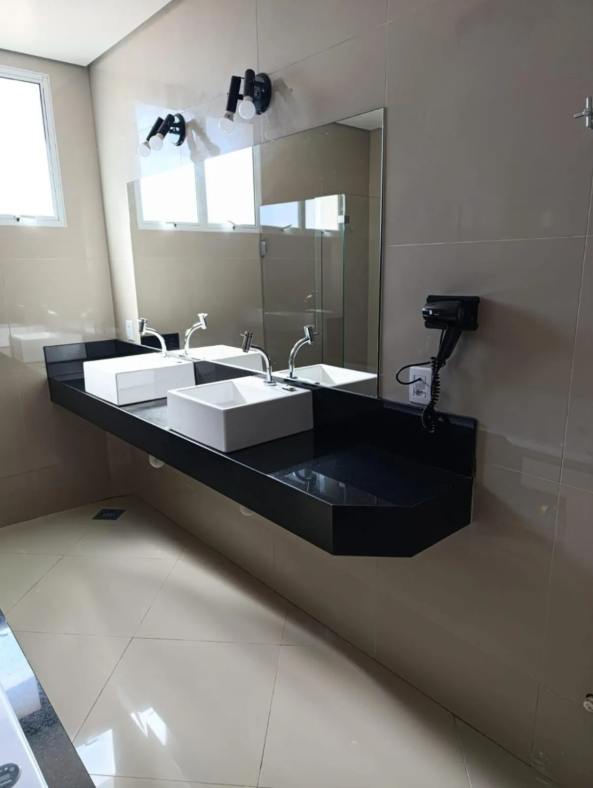 Bathroom in Aurora Hotel