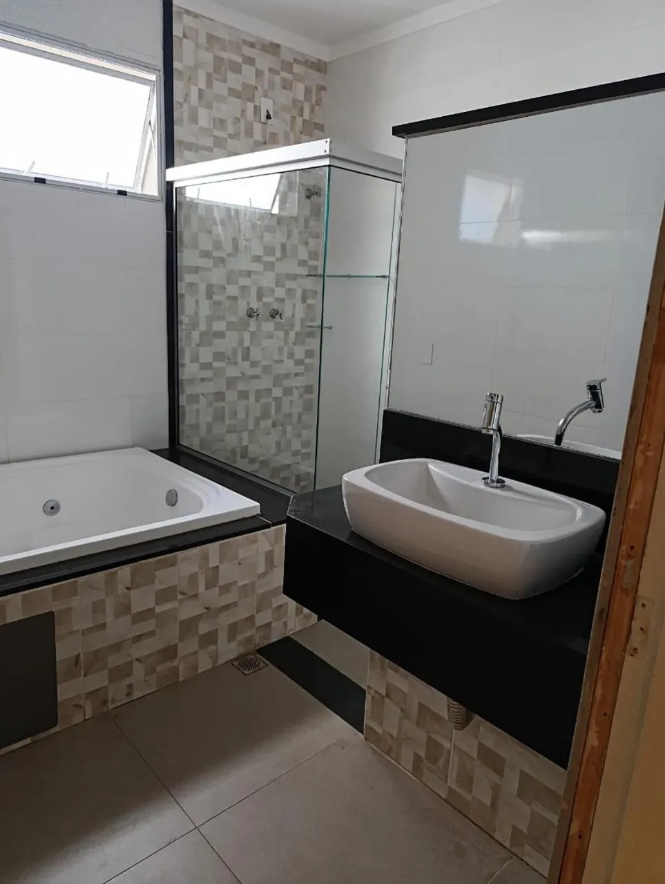 Shower in Aurora Hotel