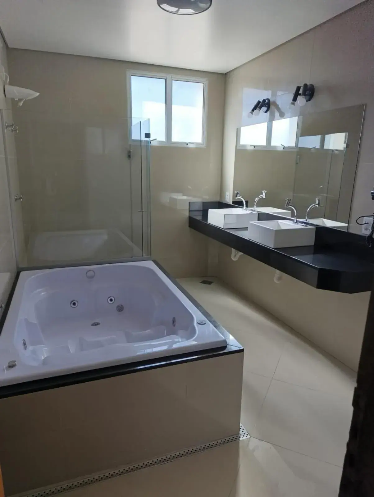 Suite with Spa Bath in Aurora Hotel Suite with Spa Bath in Aurora Hotel