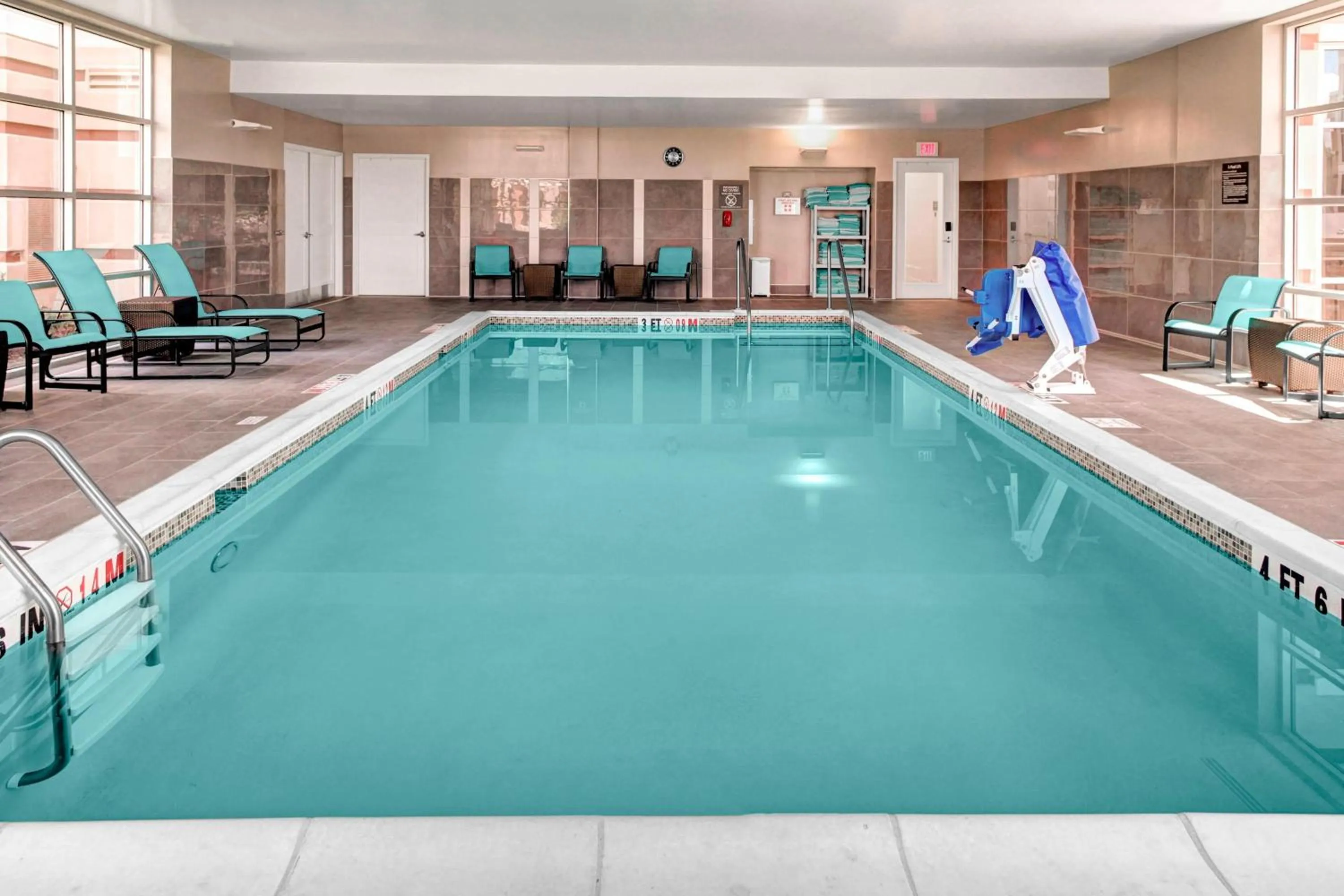 Swimming pool in Residence Inn by Marriott Philadelphia Airport