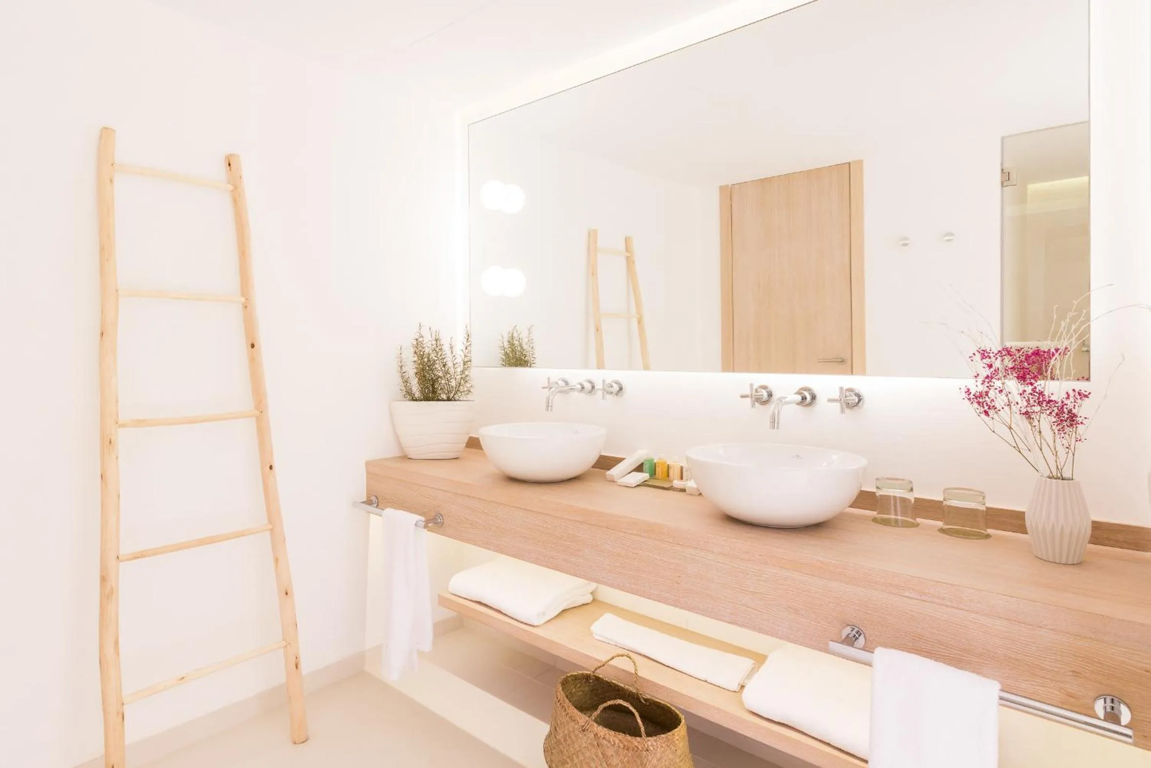 Bathroom in Gatzara Suites Santa Gertrudis