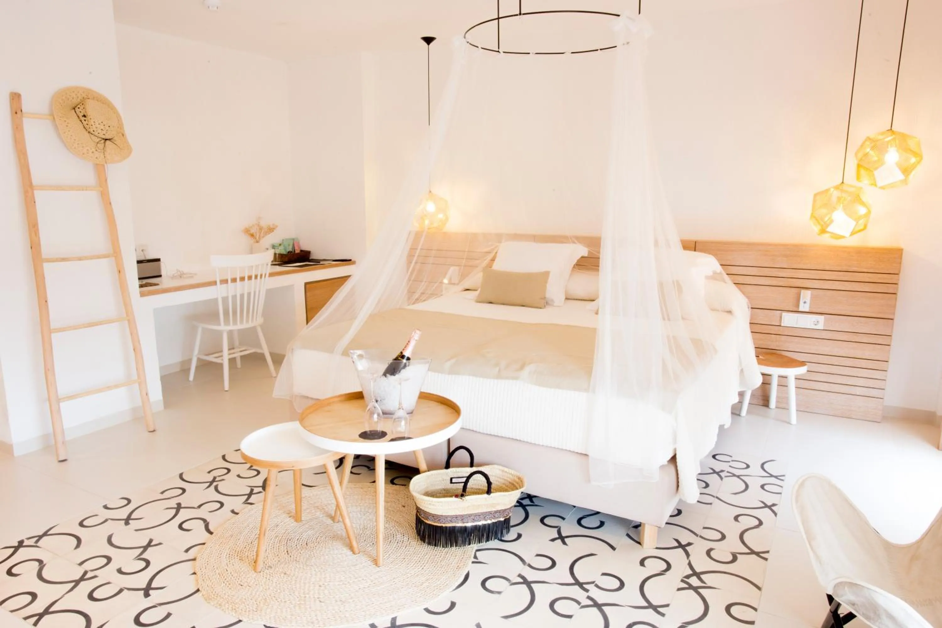 Bedroom, Bed in Gatzara Suites Santa Gertrudis