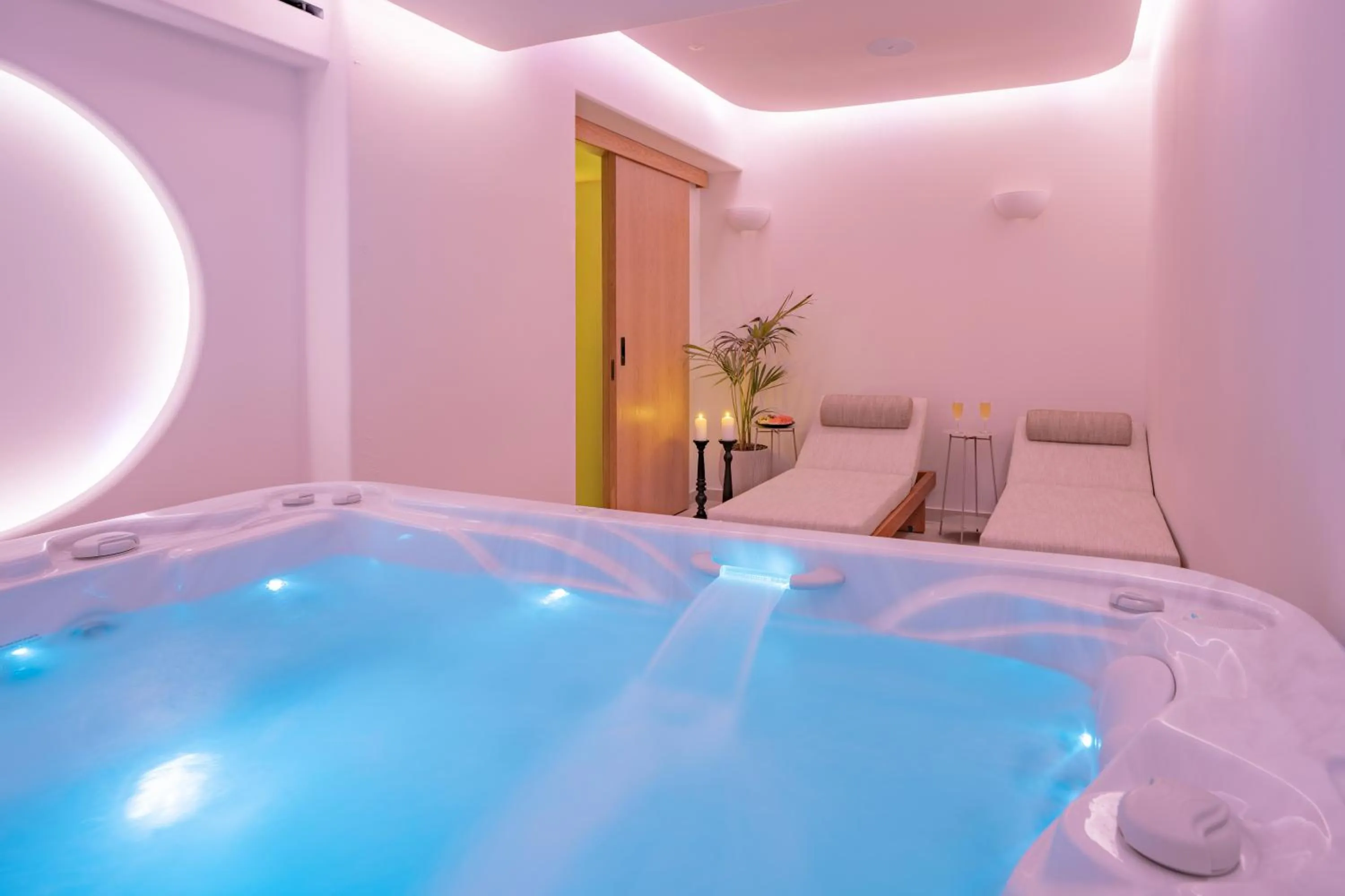 Hot Tub, Bed in Iperion Beach Hotel