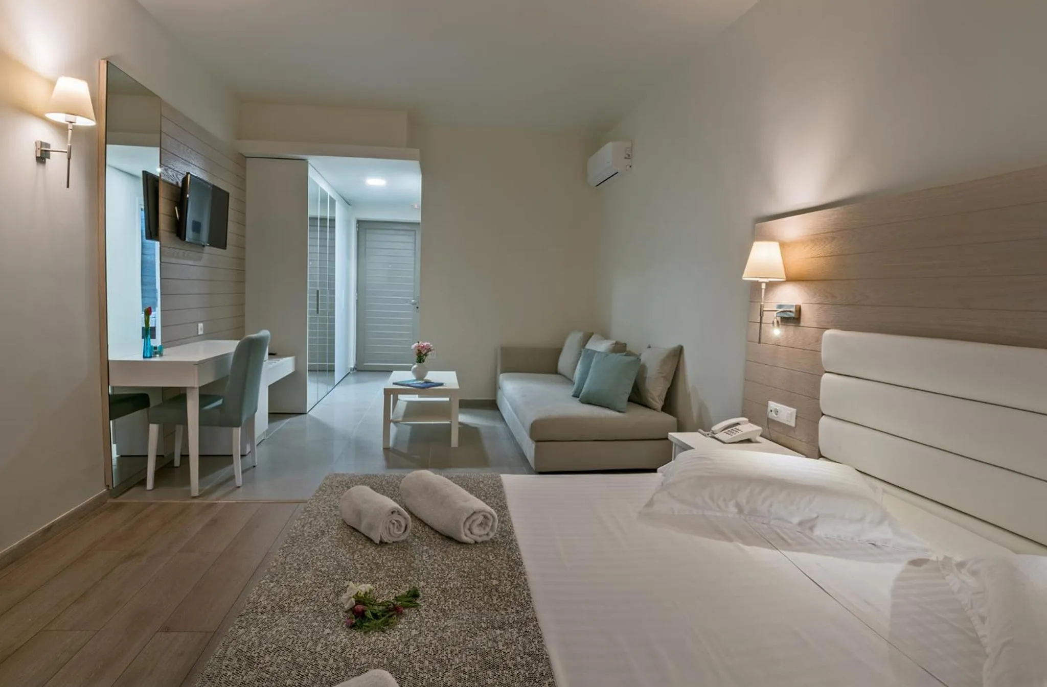 Photo of the whole room, Bed in Iperion Beach Hotel