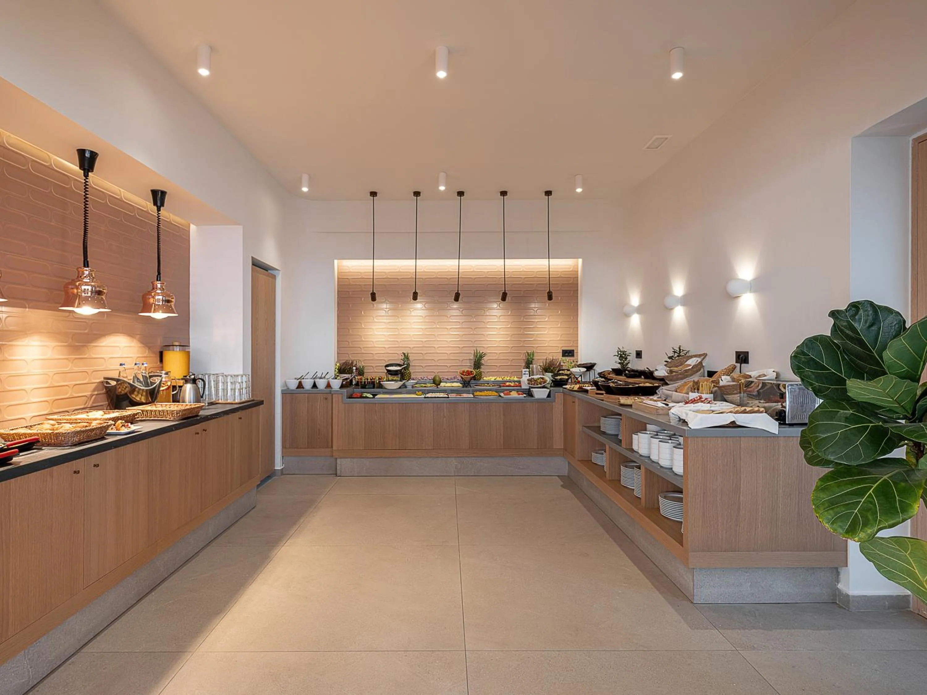 Food and drinks in Iperion Beach Hotel