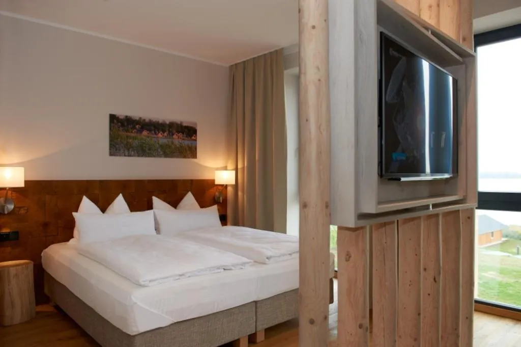 Photo of the whole room, Bed in See- und Waldresort Gröbern