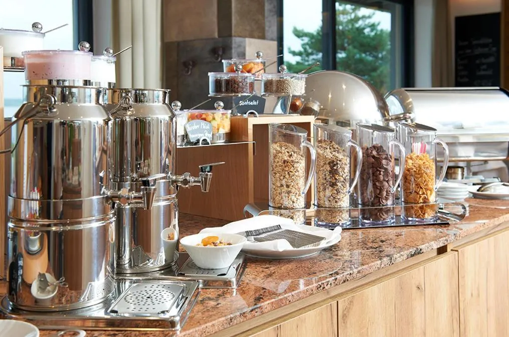 Buffet breakfast in See- und Waldresort Gröbern
