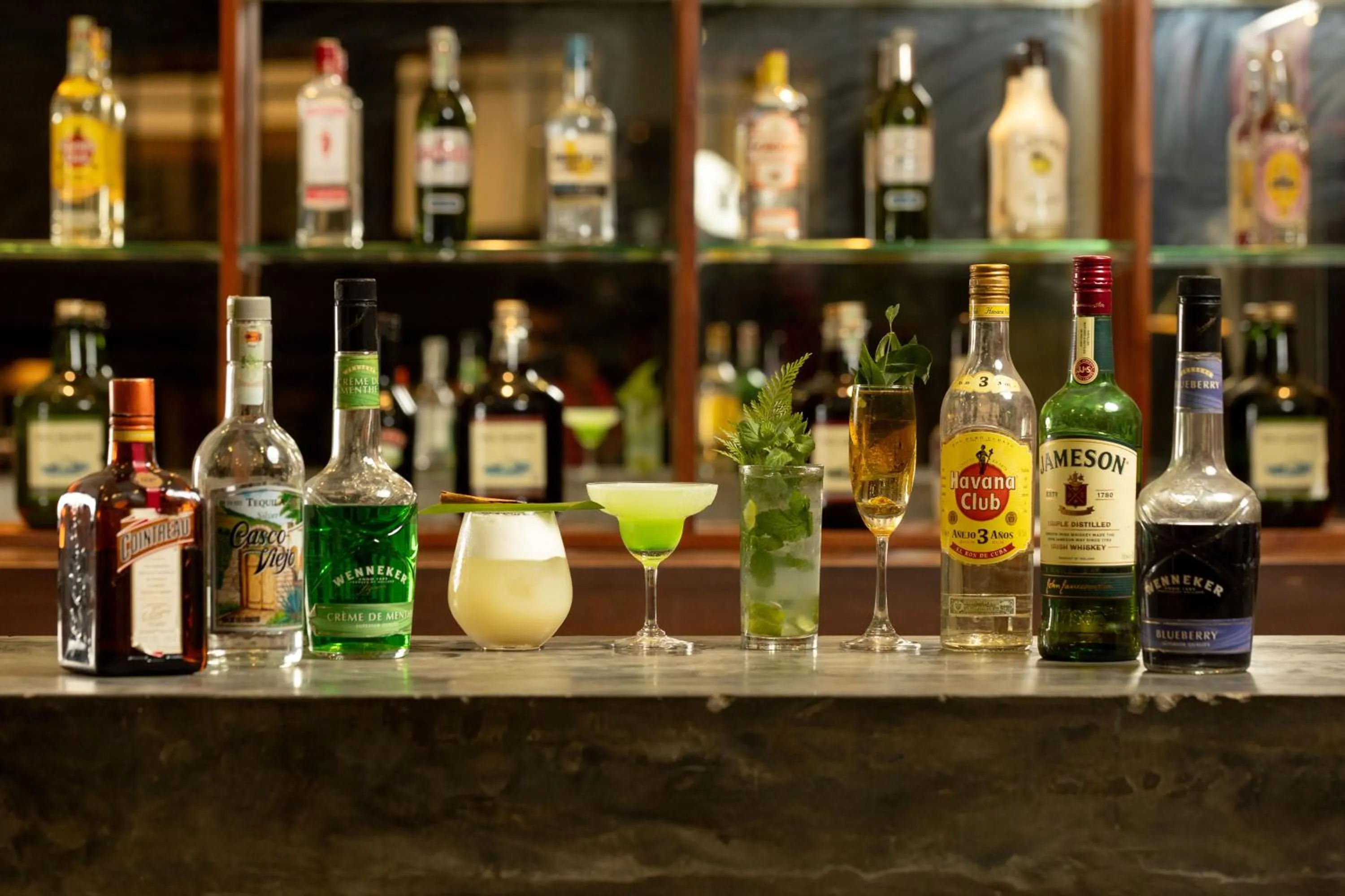 Nightclub / DJ in The Blue Wave Hotel