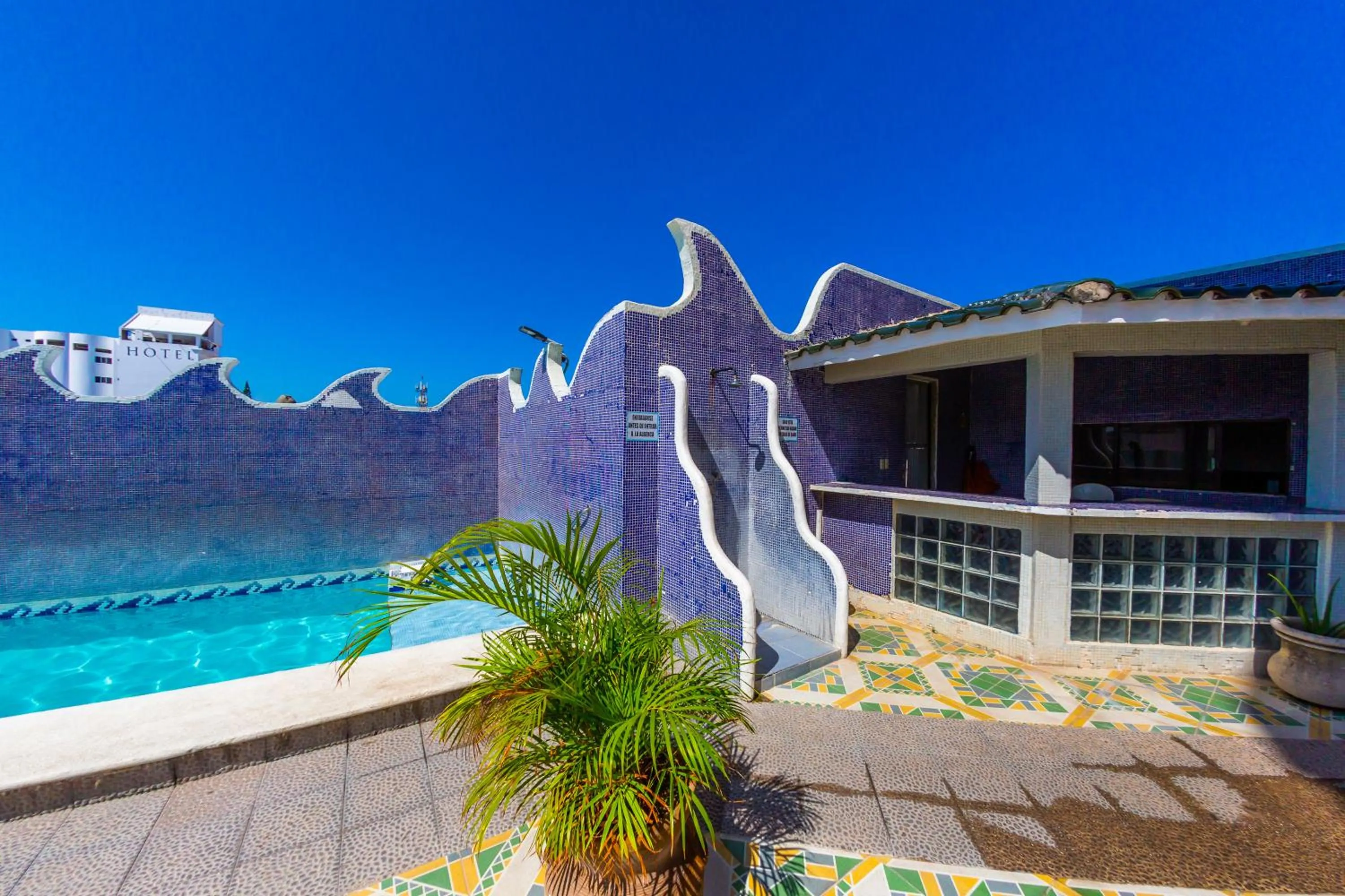 Swimming pool in Hotel Isla de Sacrificio