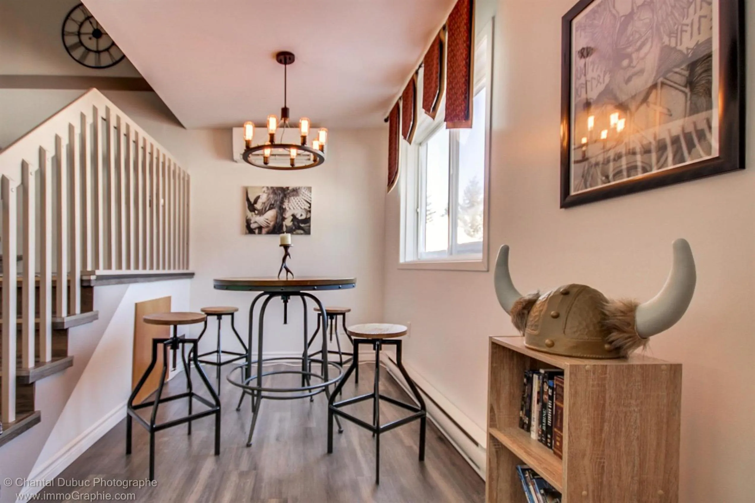Dining area in Auberge motel drakkar