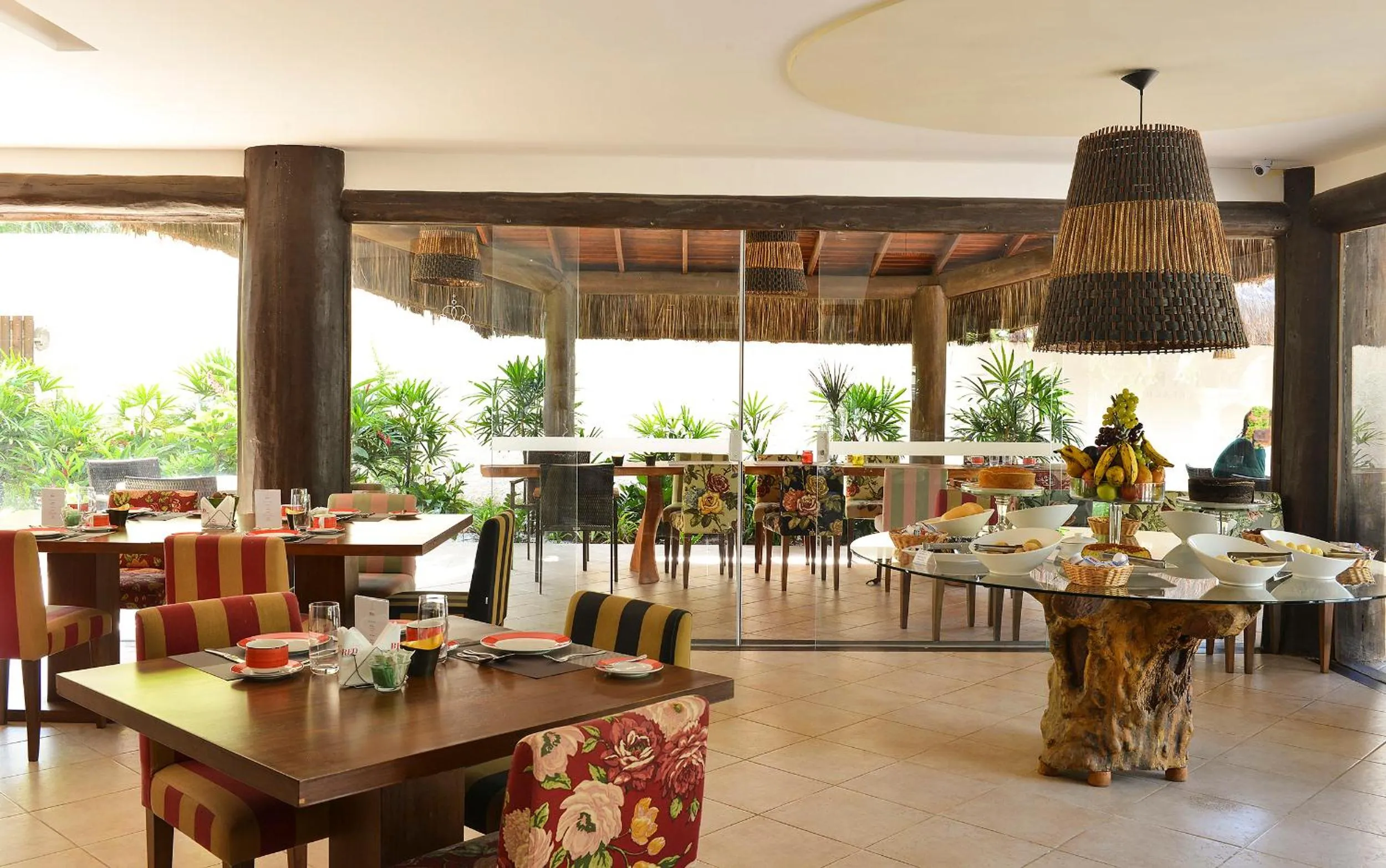 Restaurant/places to eat in Iara Beach Hotel Boutique