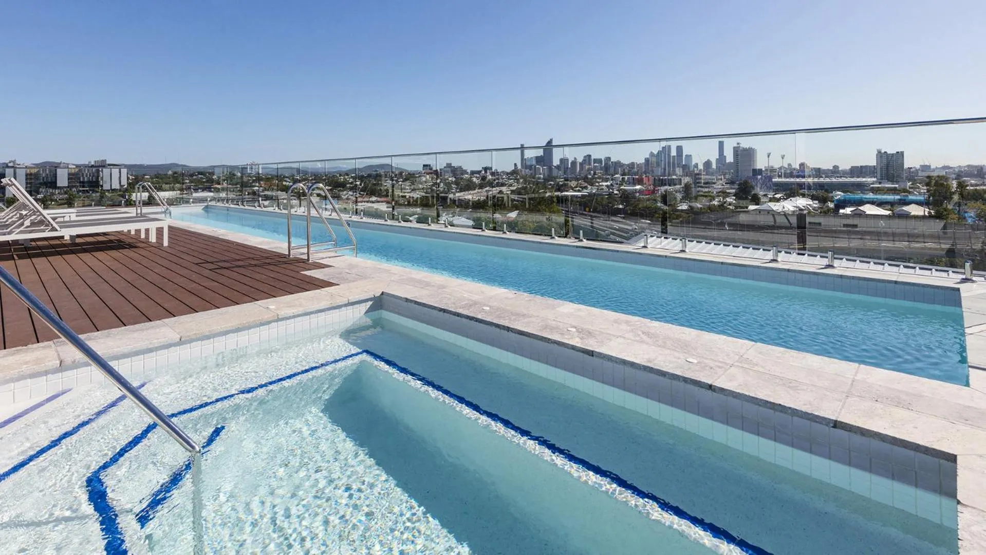 Swimming pool in Oaks Brisbane Woolloongabba Suites