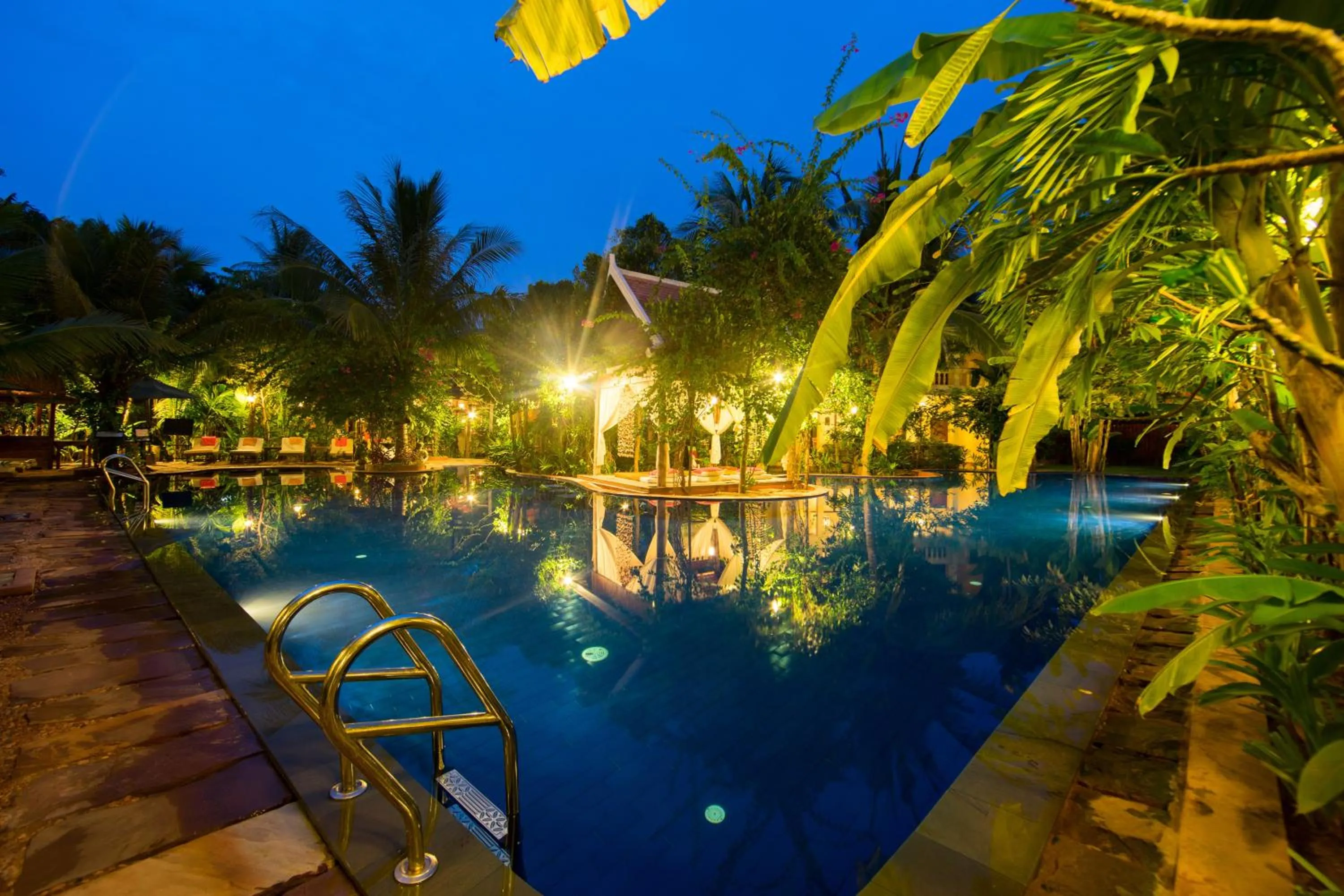Swimming pool in Le Jardin d'Angkor Hotel & Resort