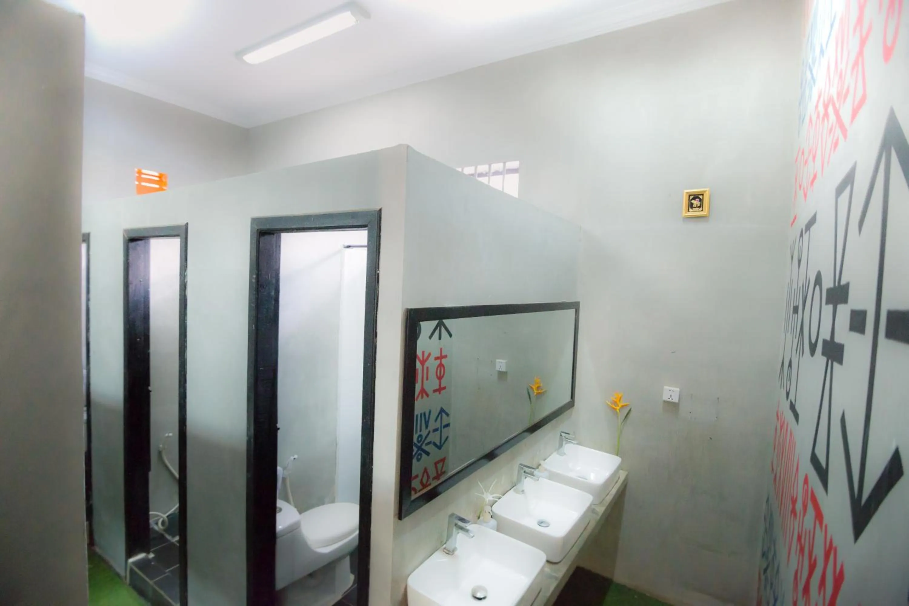 Bathroom in Pool Party Hostel