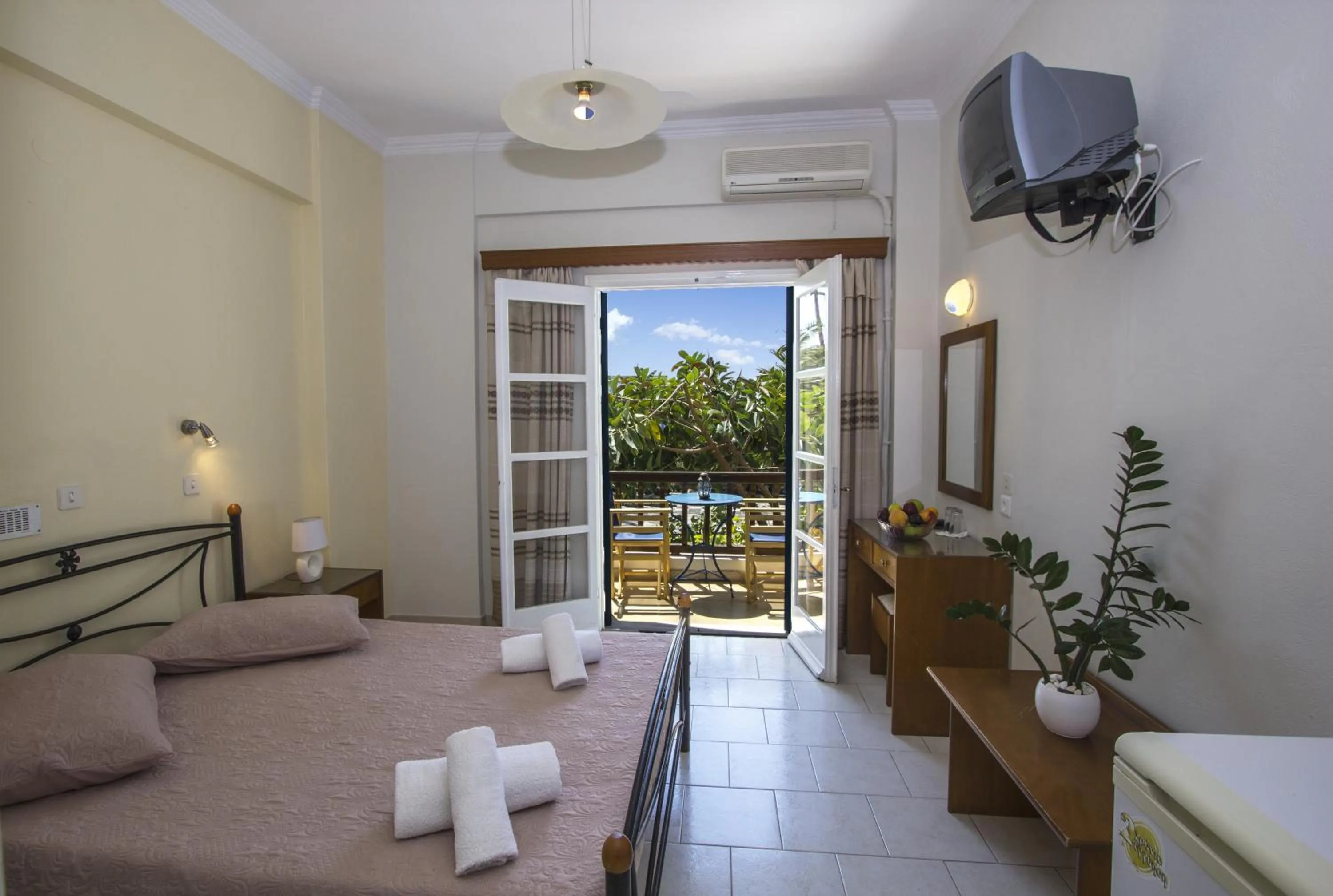 Day, Bed in Petra Nera