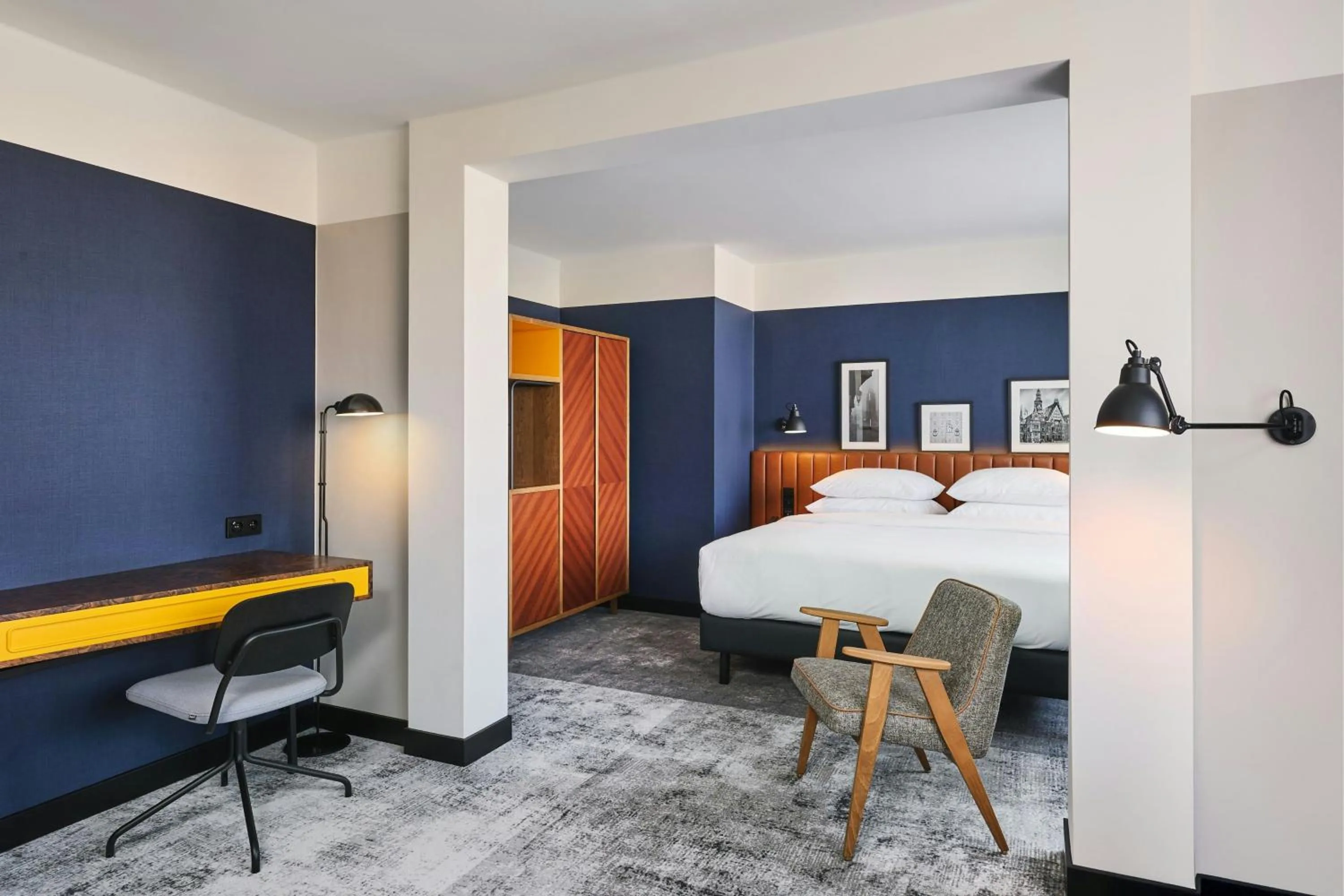 Photo of the whole room, Bed in Four Points by Sheraton Wroclaw