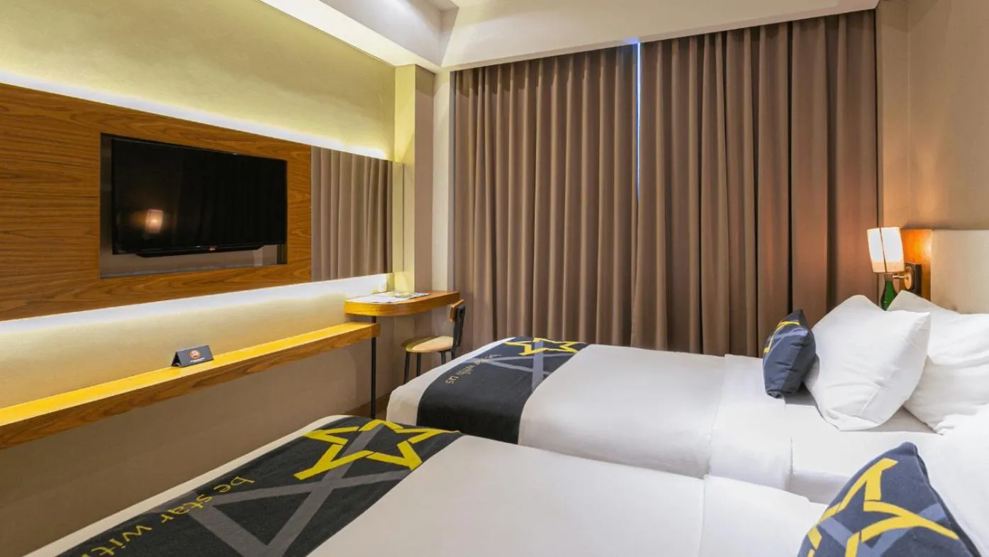 Bed in Yellow Star Ambarukmo Hotel
