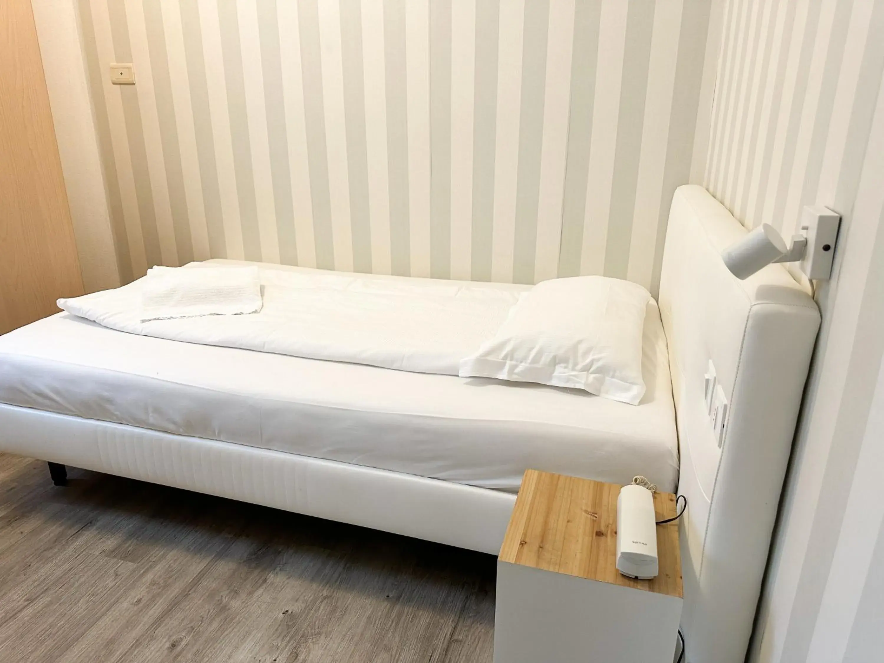 Standard Single Room in Hotel Bristol Standard Single Room in Hotel Bristol