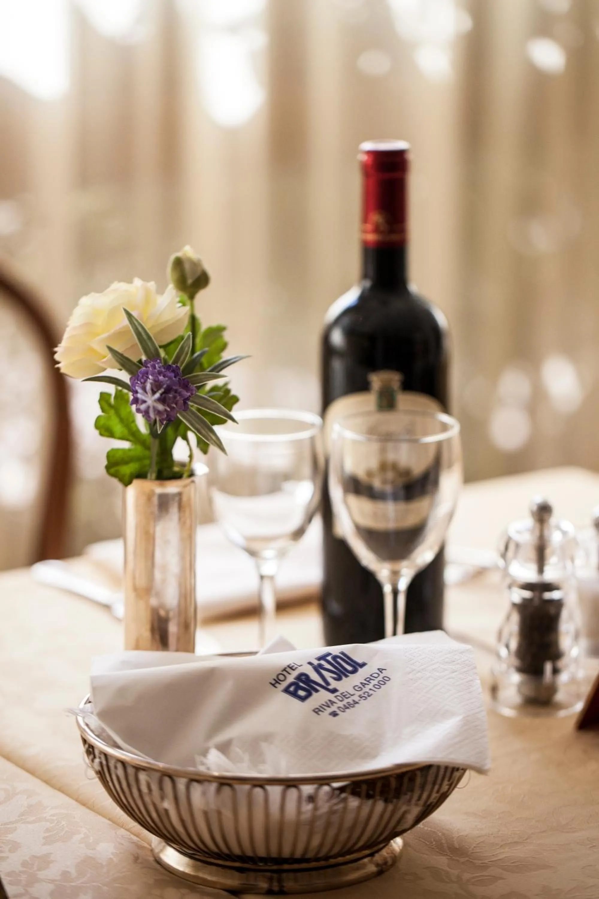 Restaurant/places to eat in Hotel Bristol