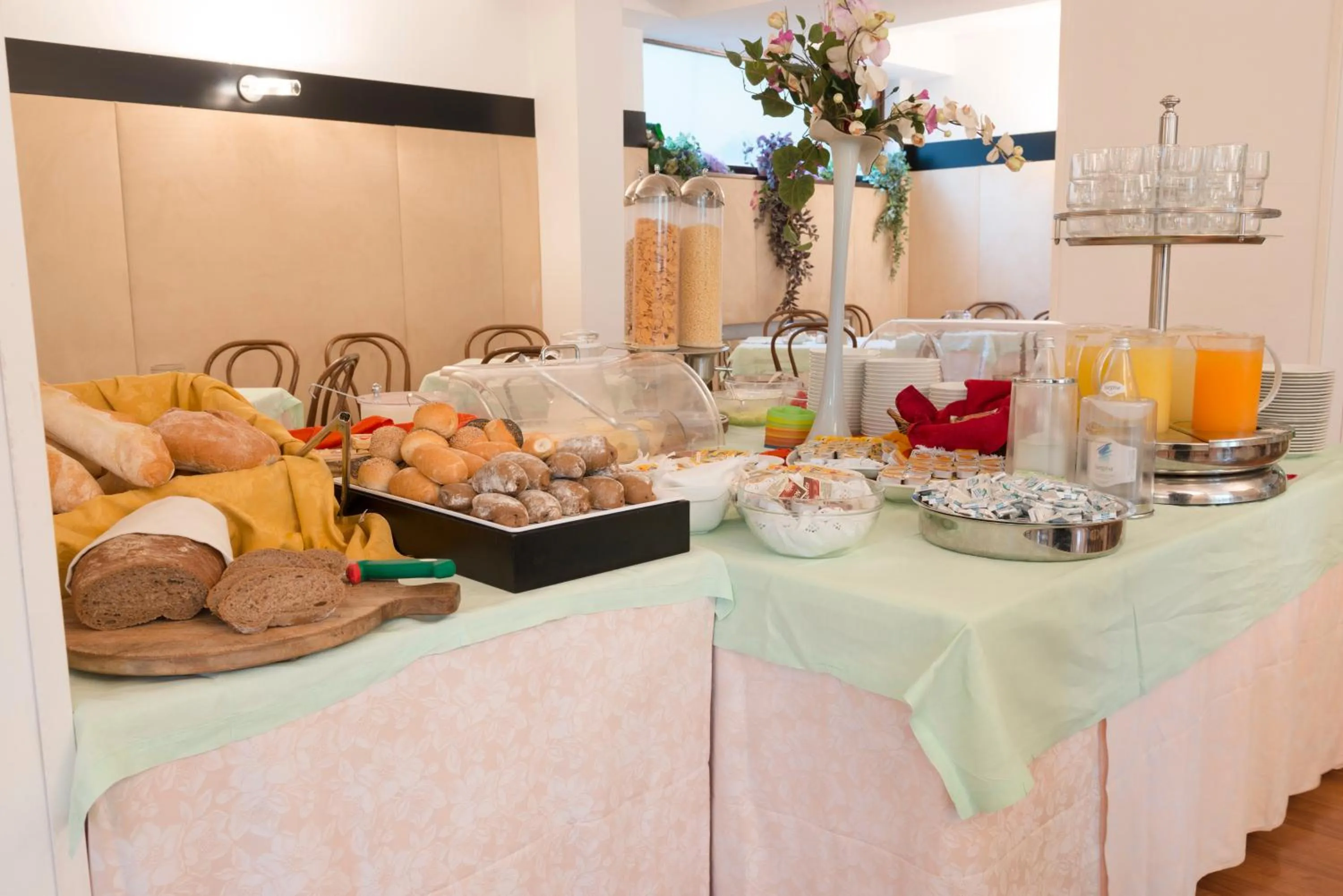 Buffet breakfast in Hotel Bristol