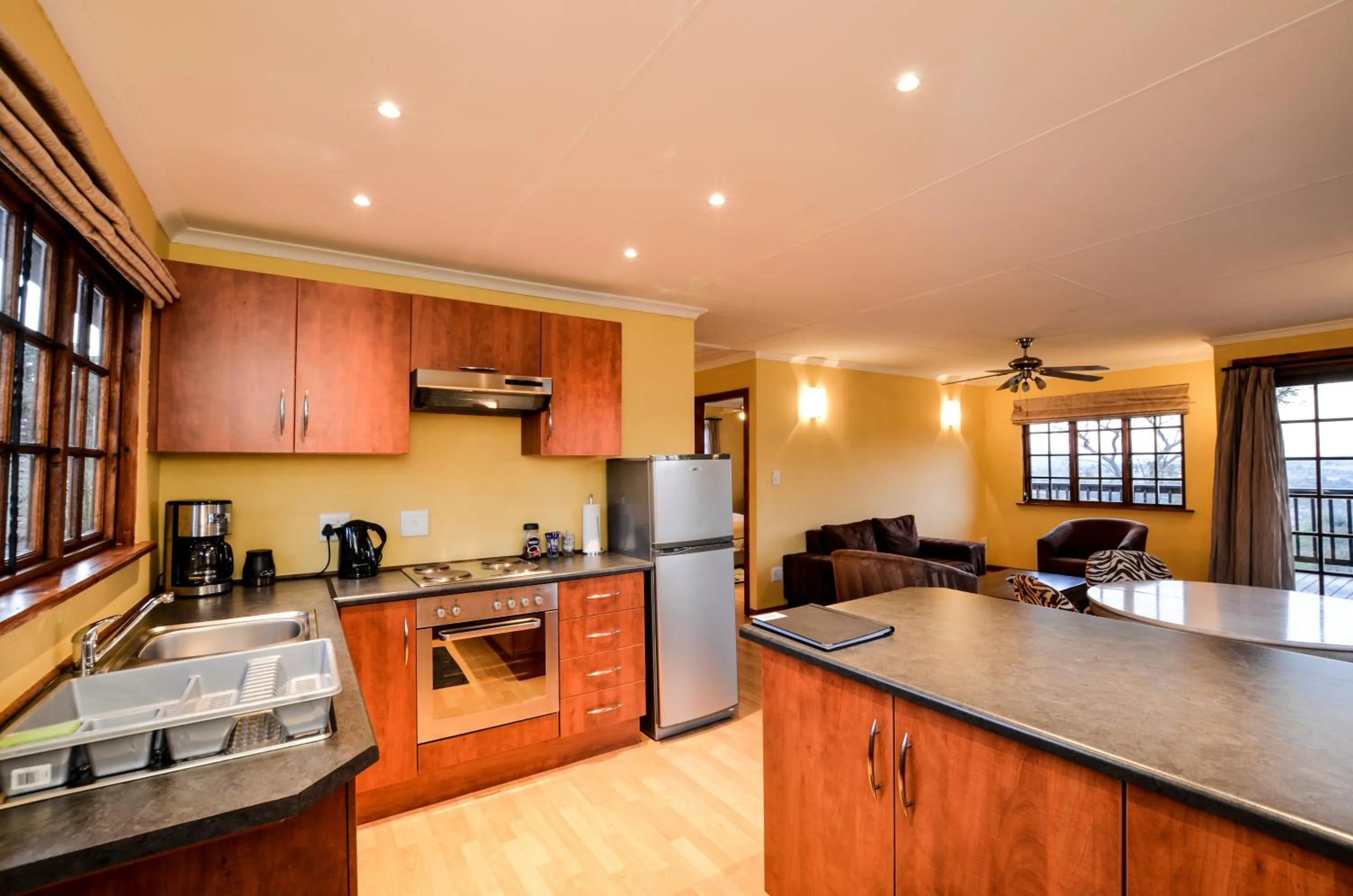 Kitchen or kitchenette in White House Lodge