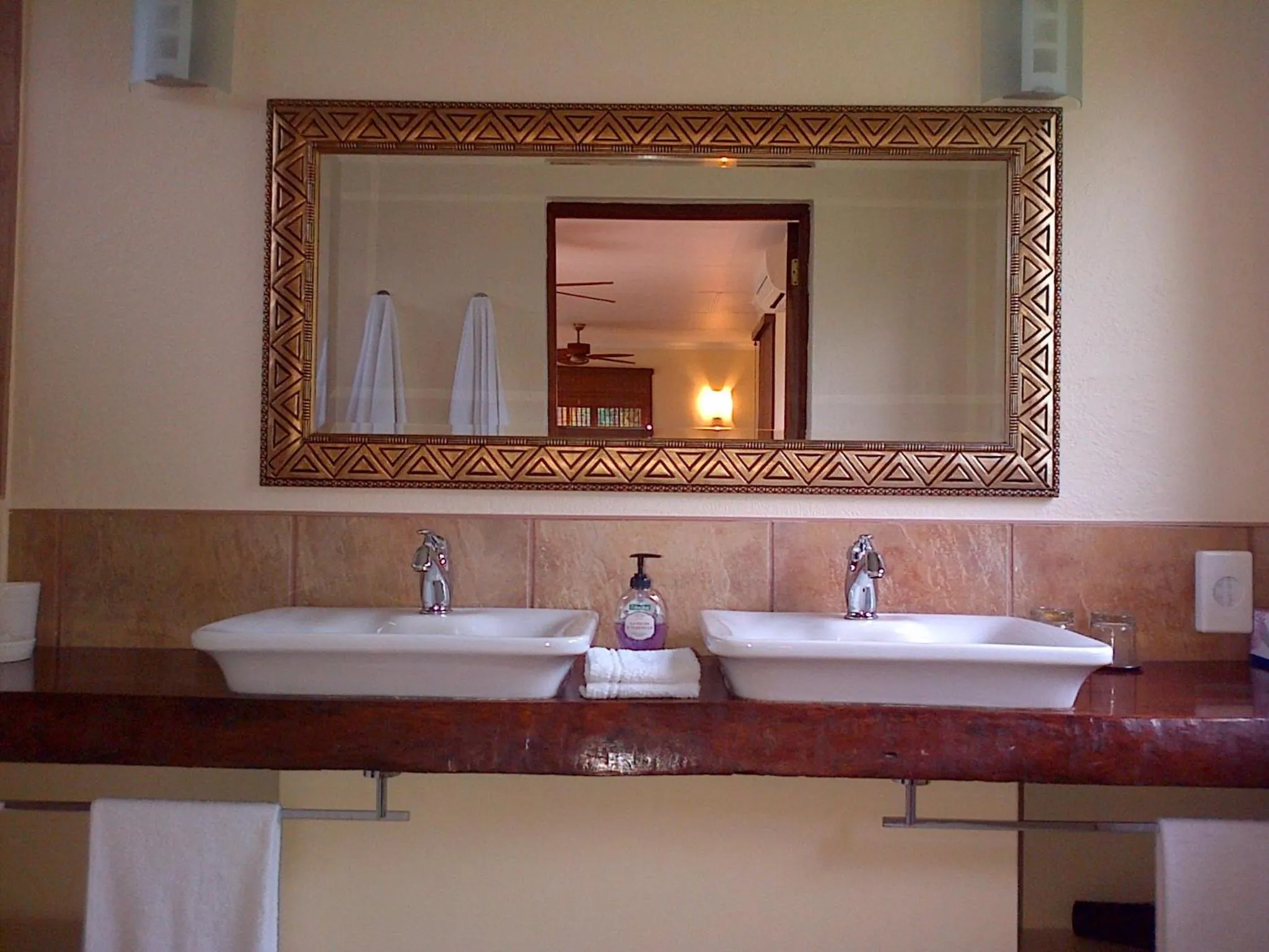 Bathroom in White House Lodge