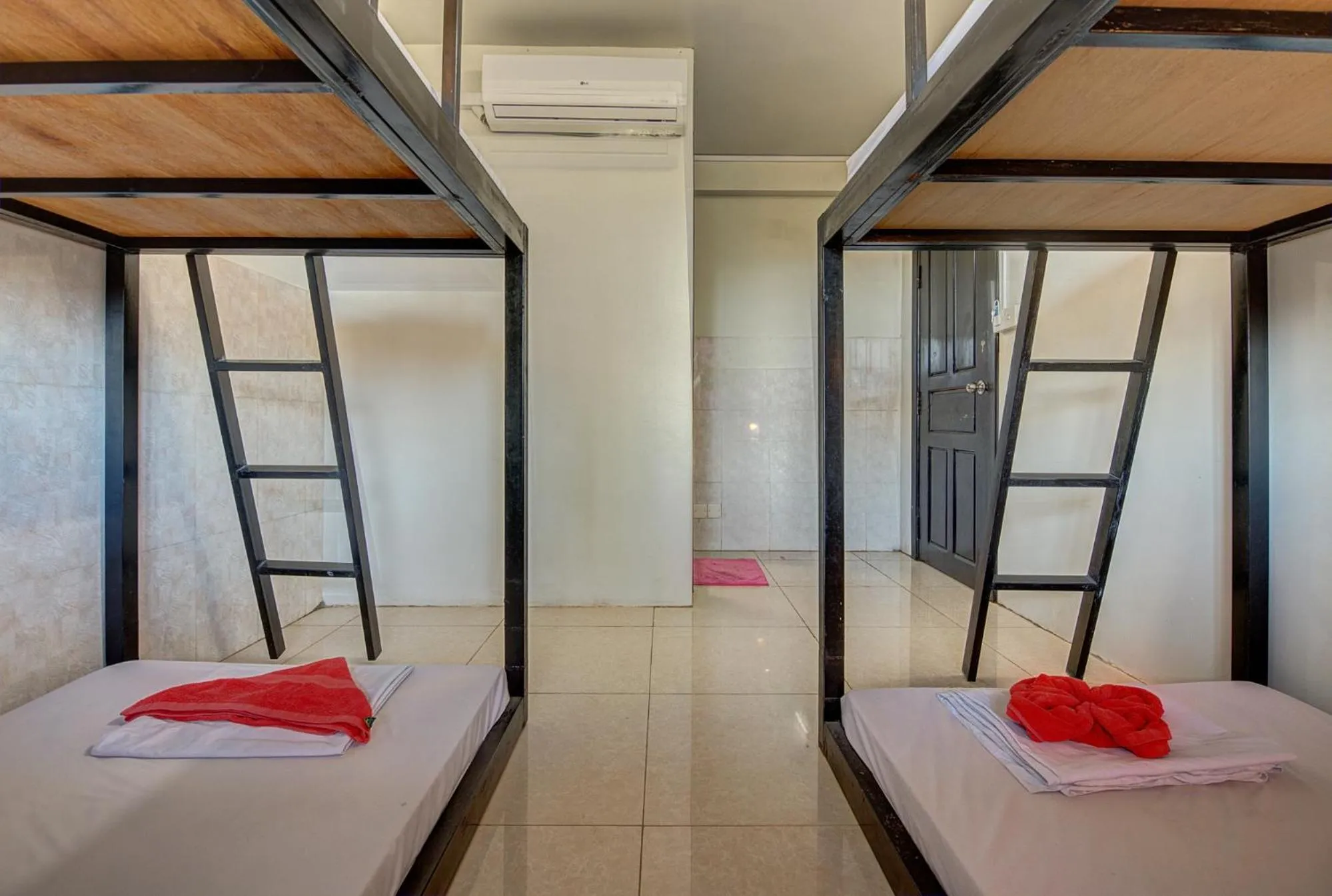 Property building, Bed in Siem Reap Pub Hostel