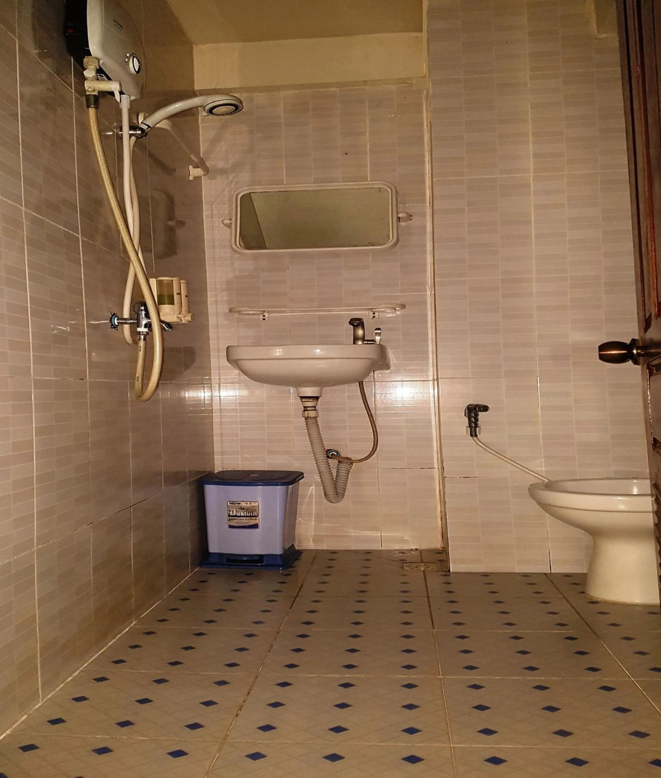 Shower in Siem Reap Pub Hostel