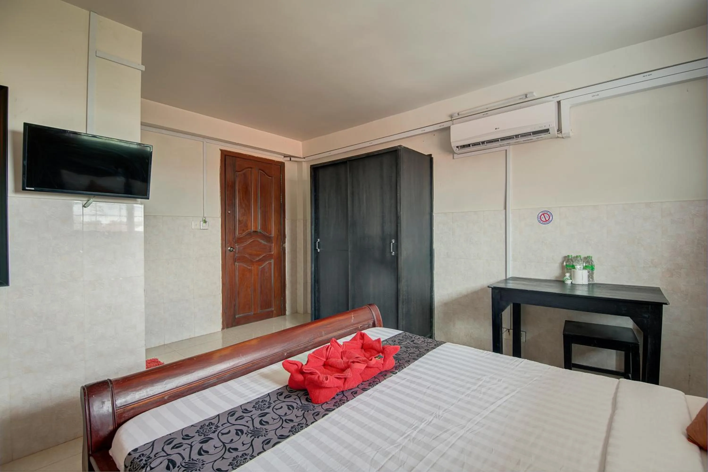 Bedroom, Bed in Siem Reap Pub Hostel