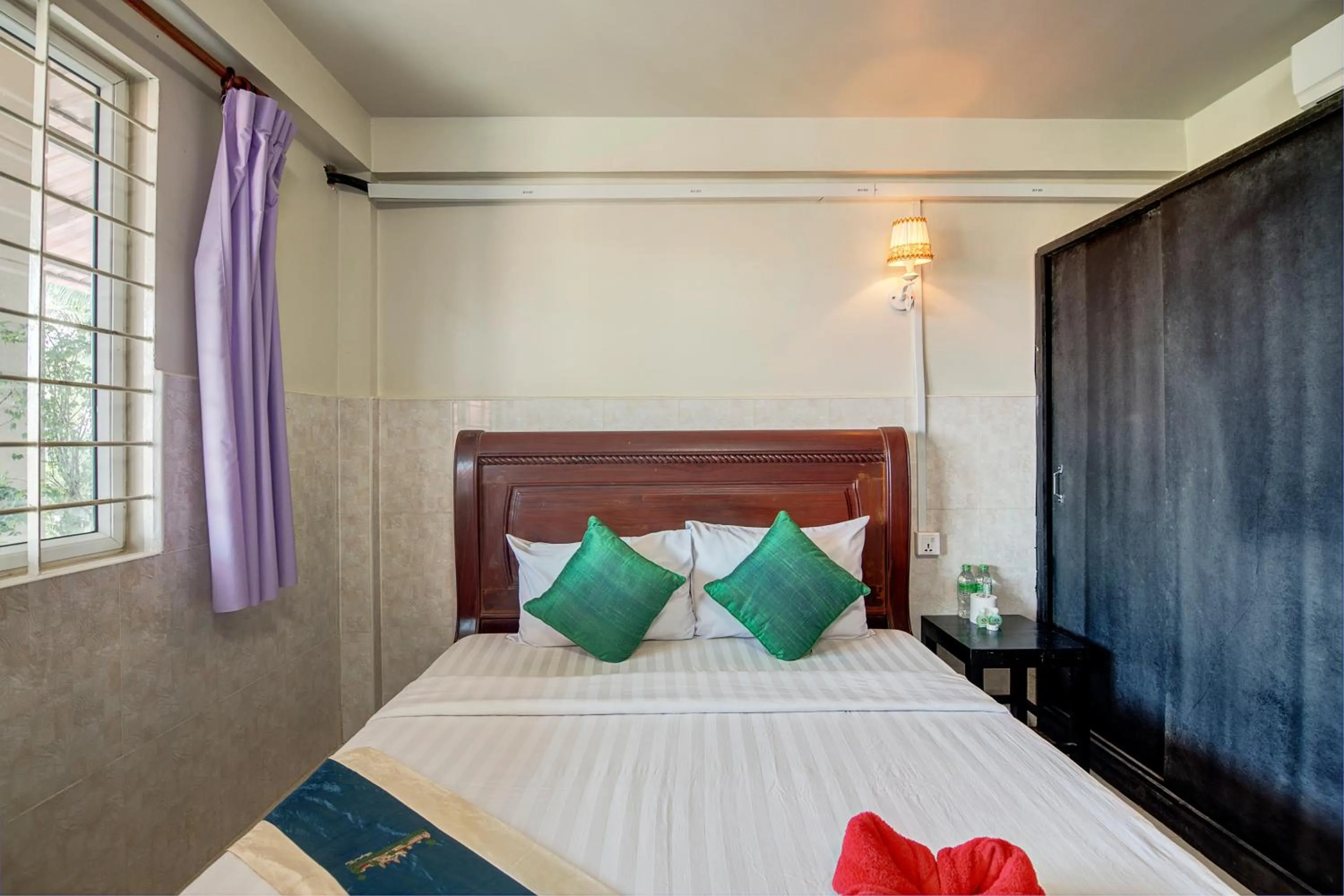 Bedroom, Bed in Siem Reap Pub Hostel