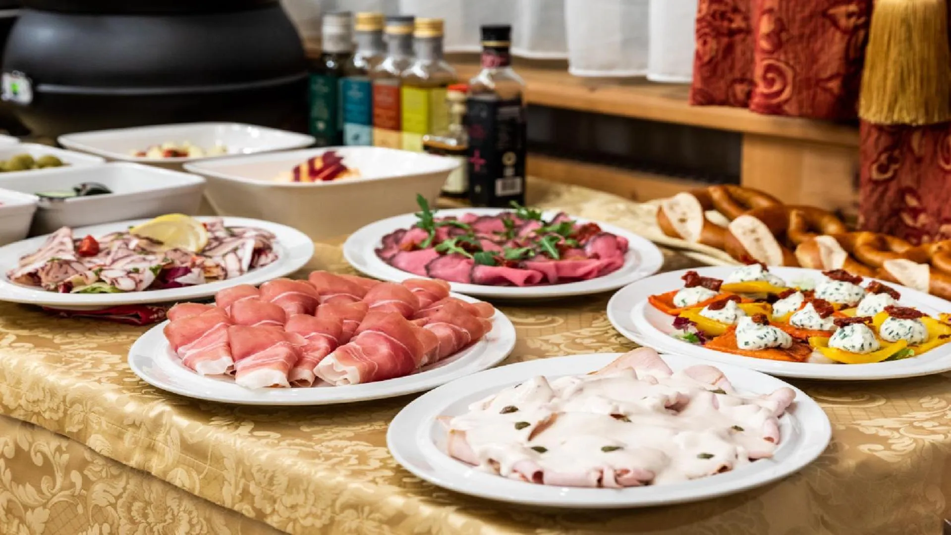 Buffet breakfast in Cityhotel Goldener Adler B&B