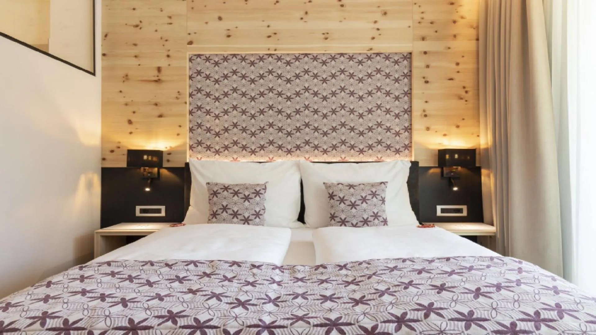 Photo of the whole room, Bed in Cityhotel Goldener Adler B&B