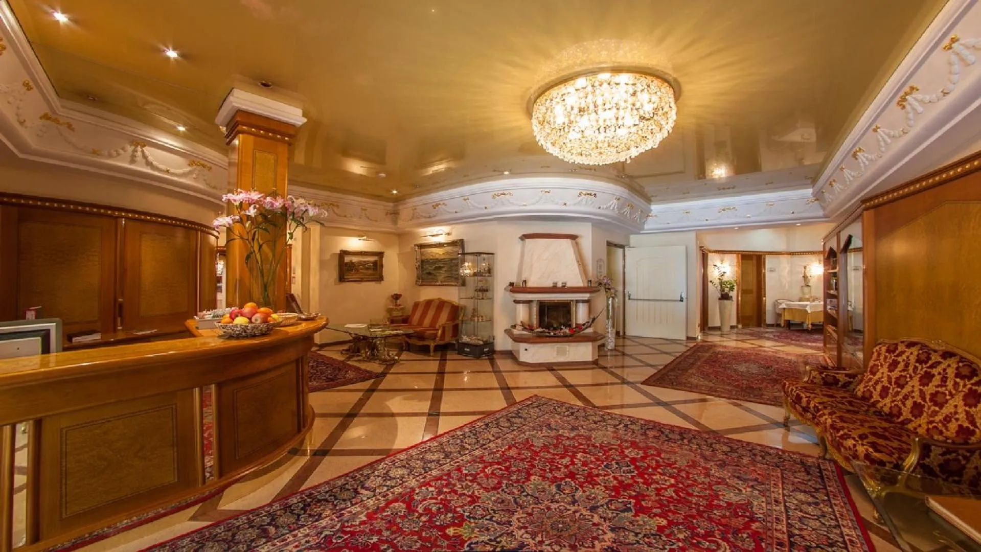 Lobby or reception in Cityhotel Goldener Adler B&B