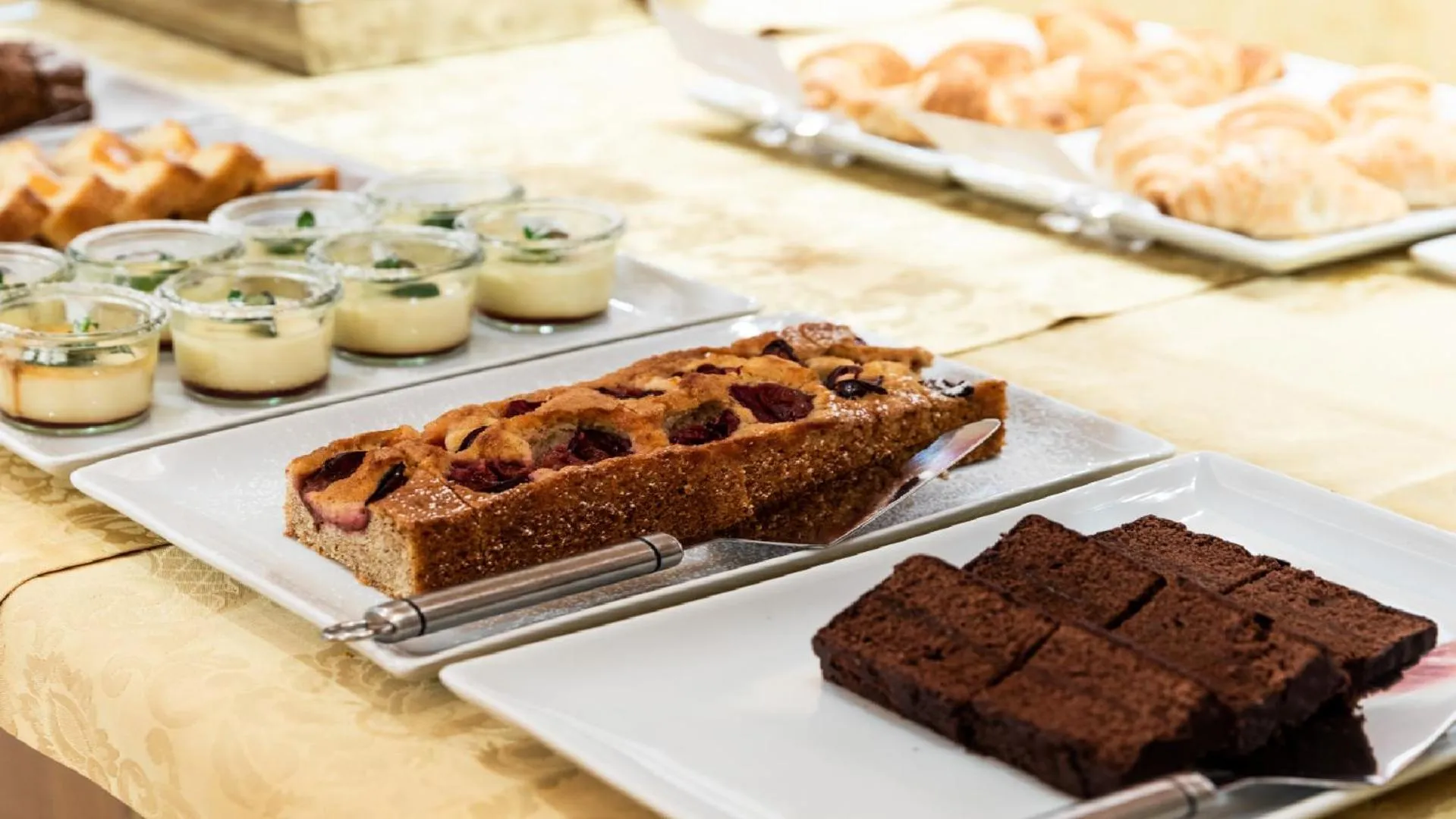 Food in Cityhotel Goldener Adler B&B