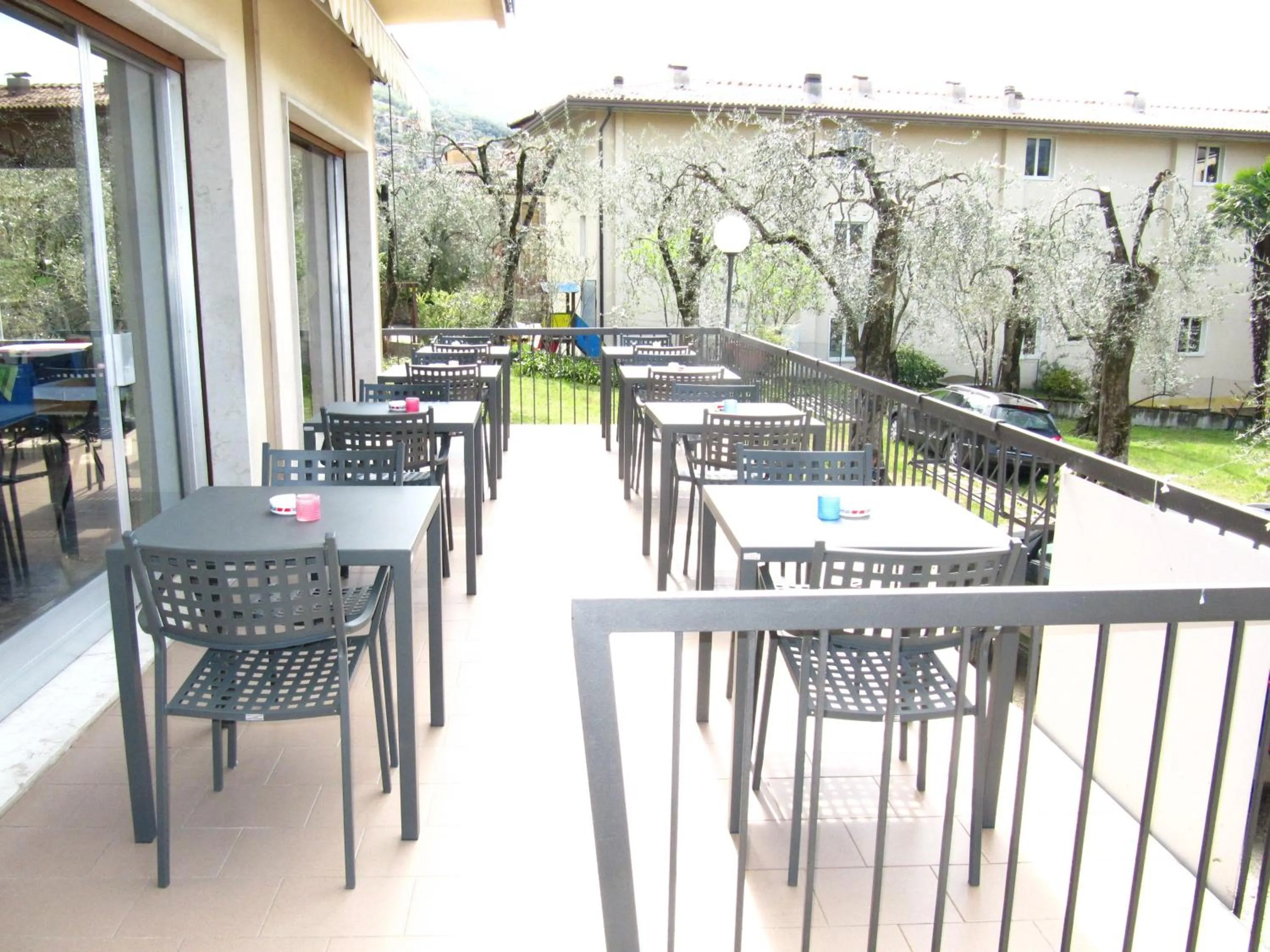 Restaurant/places to eat in Hotel Carlo